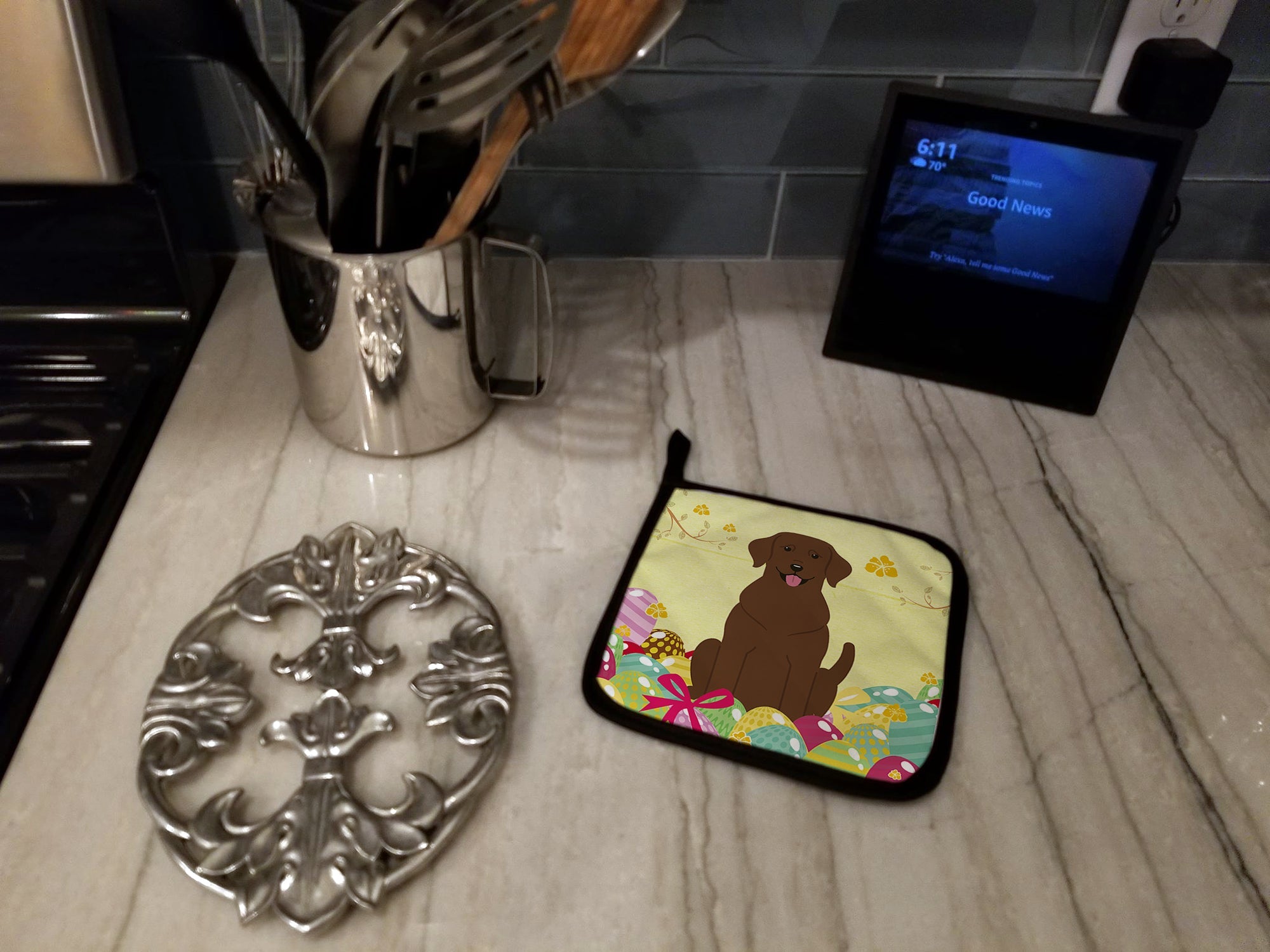 Easter Eggs Chocolate Labrador Pot Holder Set of 2 Heat Resistant Quilted Hot Pads 7.5 x 7.5 Inch, Insulated Kitchen Trivets for Cooking & Baking