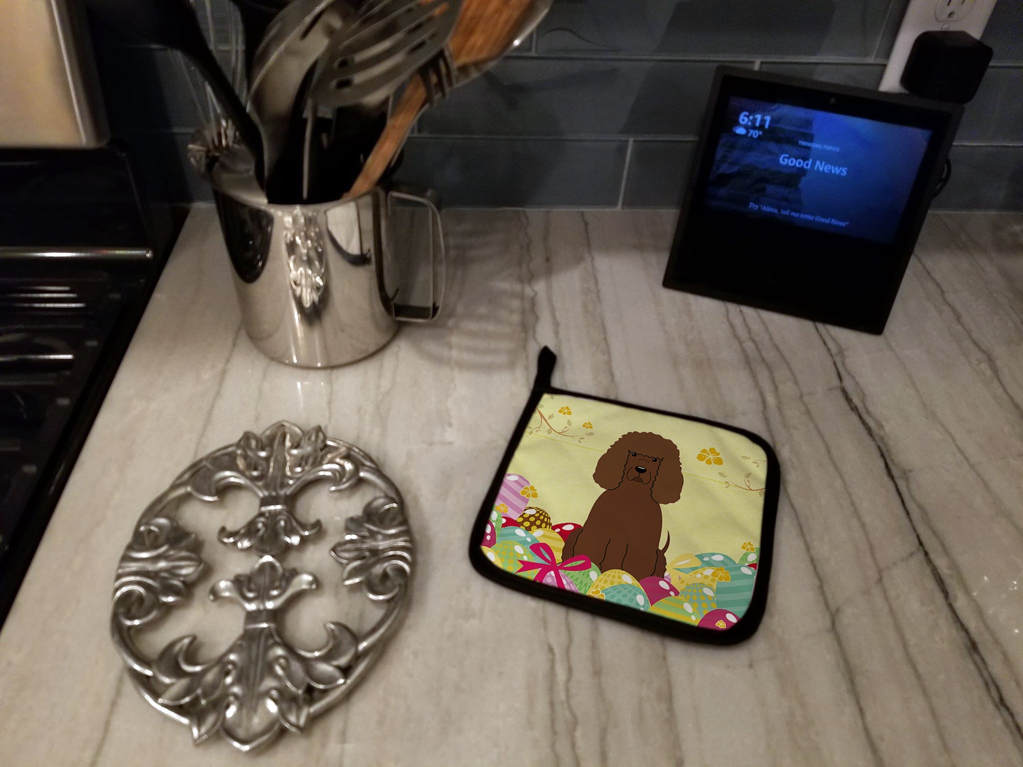 Easter Eggs Irish Water Spaniel Pot Holder Set of 2 Heat Resistant Quilted Hot Pads 7.5 x 7.5 Inch, Insulated Kitchen Trivets for Cooking & Baking