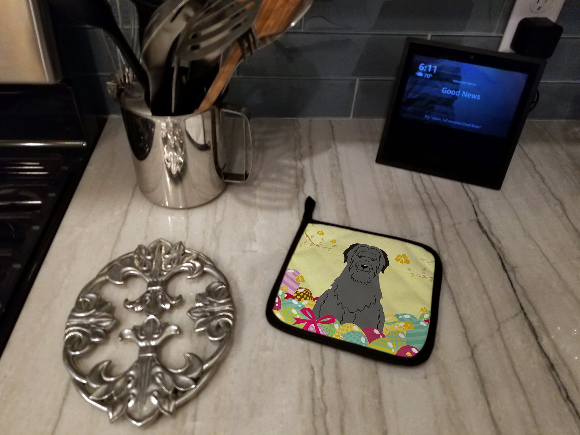 Easter Eggs Briard Black Pot Holder Set of 2 Heat Resistant Quilted Hot Pads 7.5 x 7.5 Inch, Insulated Kitchen Trivets for Cooking & Baking