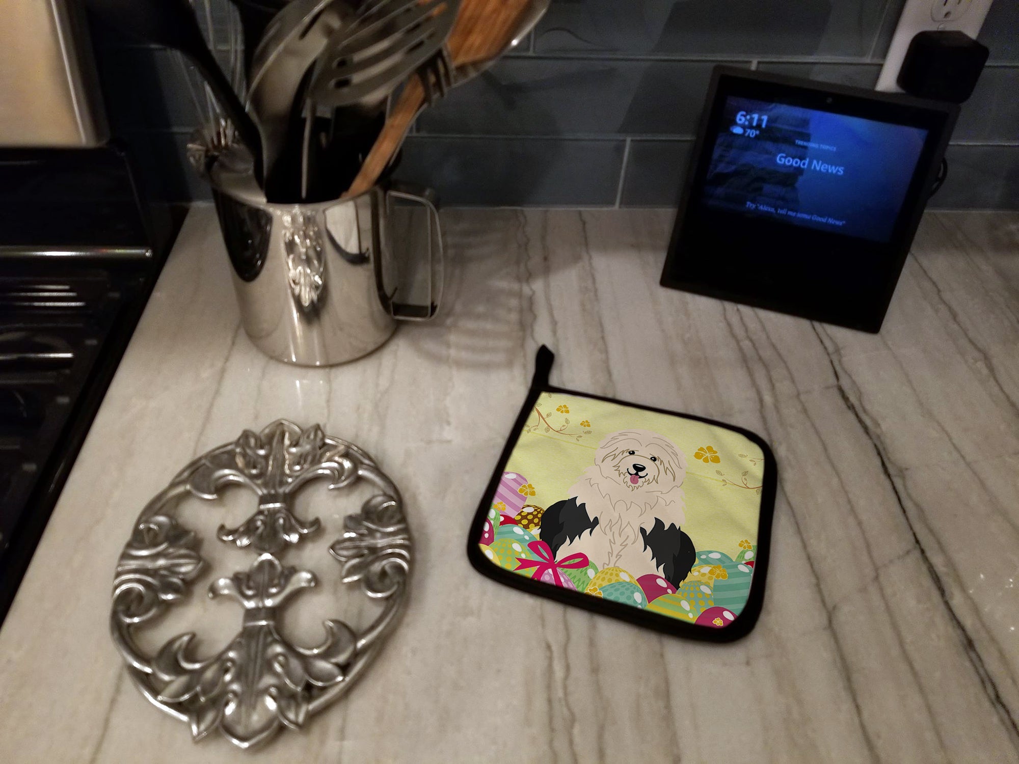 Easter Eggs Old English Sheepdog Pot Holder Set of 2 Heat Resistant Quilted Hot Pads 7.5 x 7.5 Inch, Insulated Kitchen Trivets for Cooking & Baking