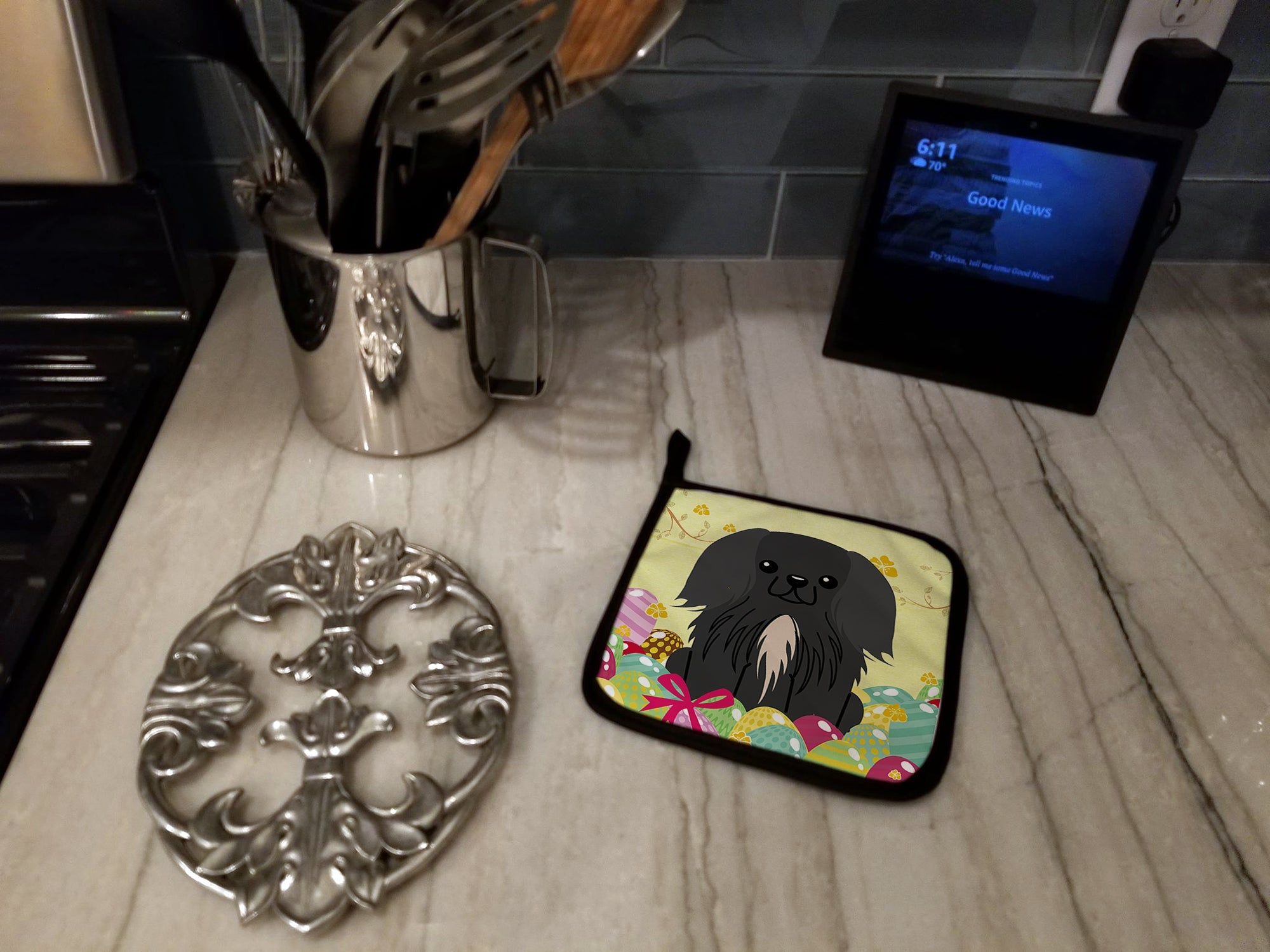 Easter Eggs Pekingese Black Pot Holder Set of 2 Heat Resistant Quilted Hot Pads 7.5 x 7.5 Inch, Insulated Kitchen Trivets for Cooking & Baking