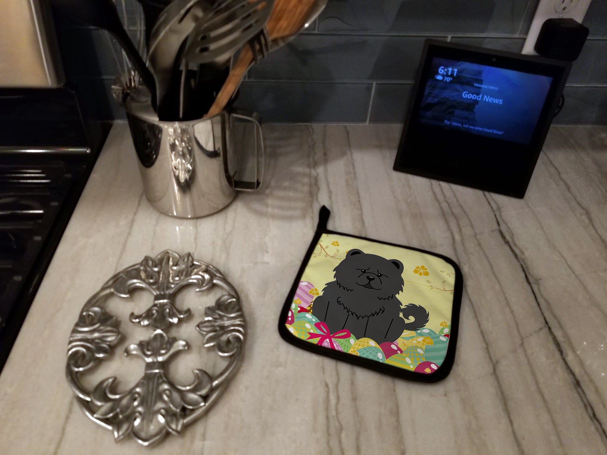 Easter Eggs Chow Chow Black Pot Holder Set of 2 Heat Resistant Quilted Hot Pads 7.5 x 7.5 Inch, Insulated Kitchen Trivets for Cooking & Baking