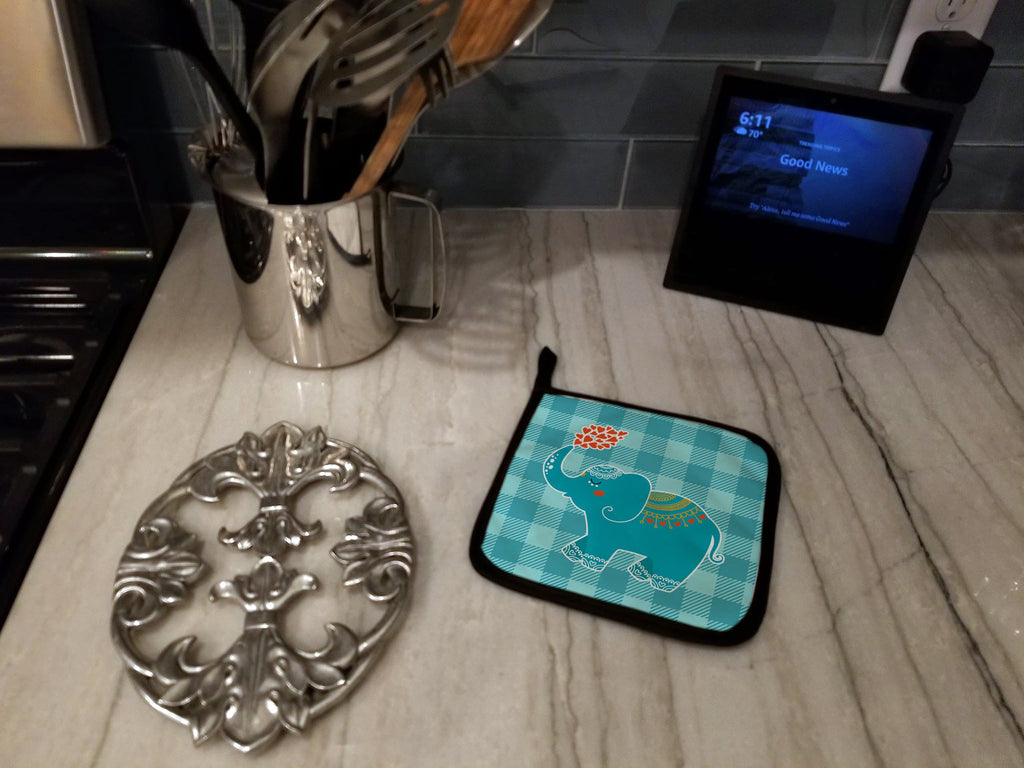 Elephant Love Pot Holder Set of 2 Heat Resistant Quilted Hot Pads 7.5 x 7.5 Inch, Insulated Kitchen Trivets for Cooking & Baking
