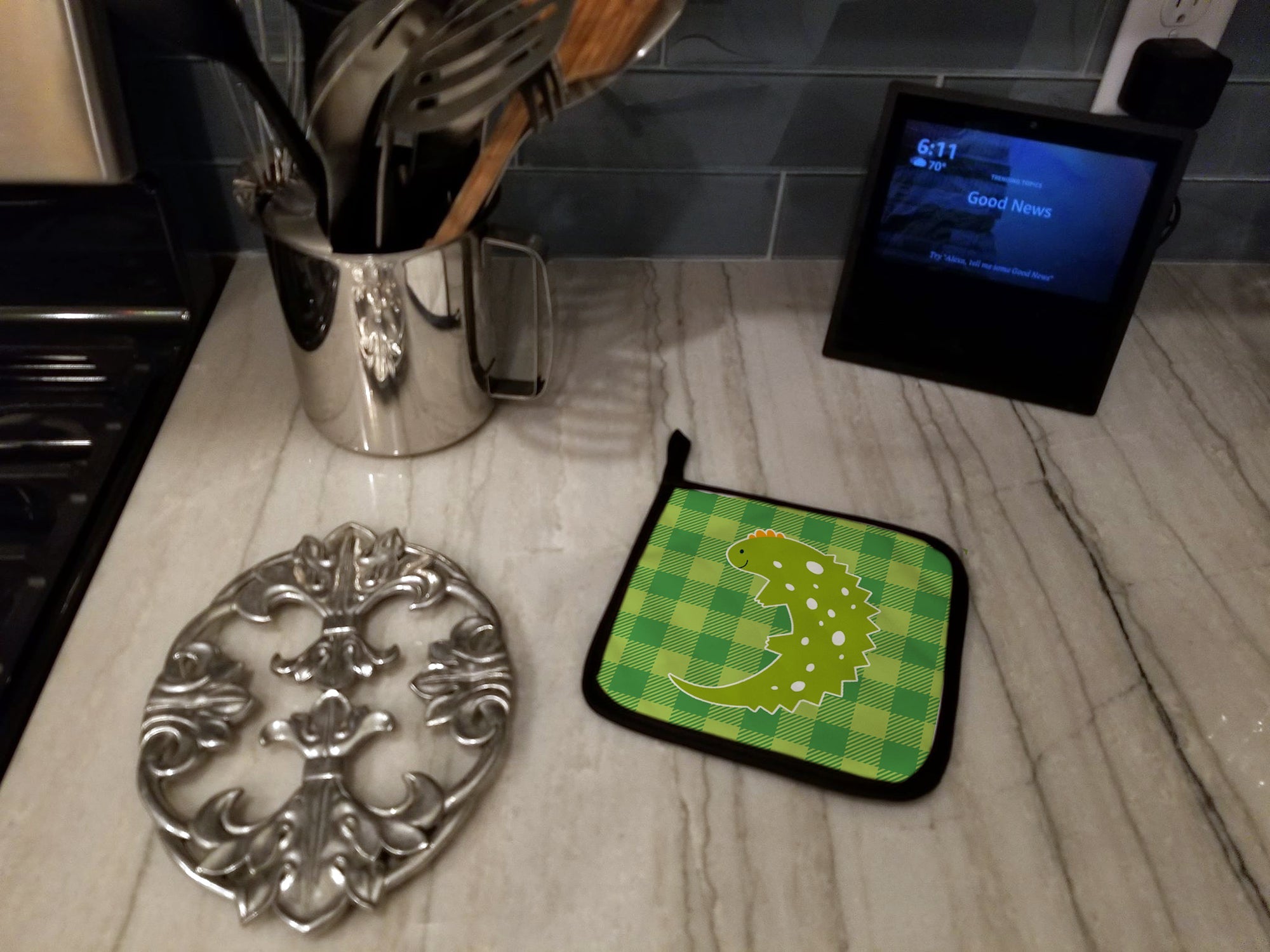 Lizard on Plaid Pot Holder Set of 2 Heat Resistant Quilted Hot Pads 7.5 x 7.5 Inch, Insulated Kitchen Trivets for Cooking & Baking