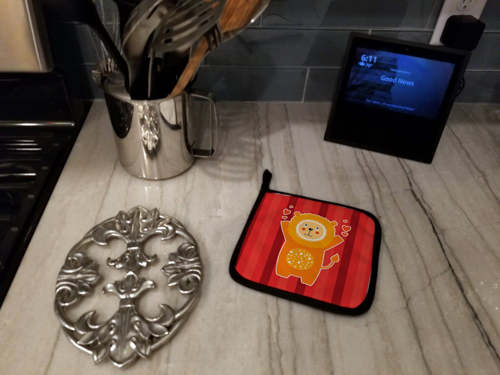 Lion Love Pot Holder Set of 2 Heat Resistant Quilted Hot Pads 7.5 x 7.5 Inch, Insulated Kitchen Trivets for Cooking & Baking