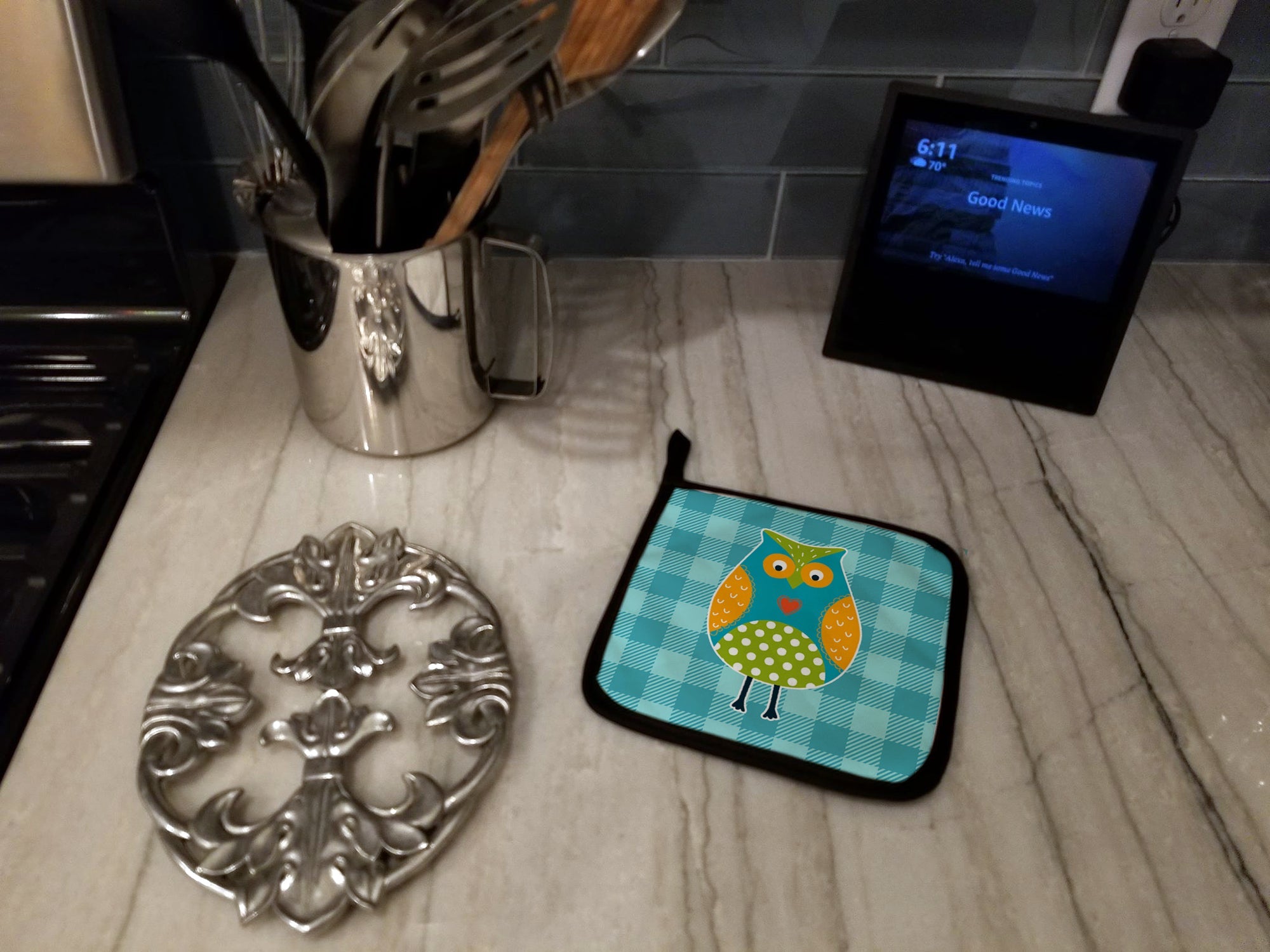 Owl on Blue Plaid Pot Holder Set of 2 Heat Resistant Quilted Hot Pads 7.5 x 7.5 Inch, Insulated Kitchen Trivets for Cooking & Baking