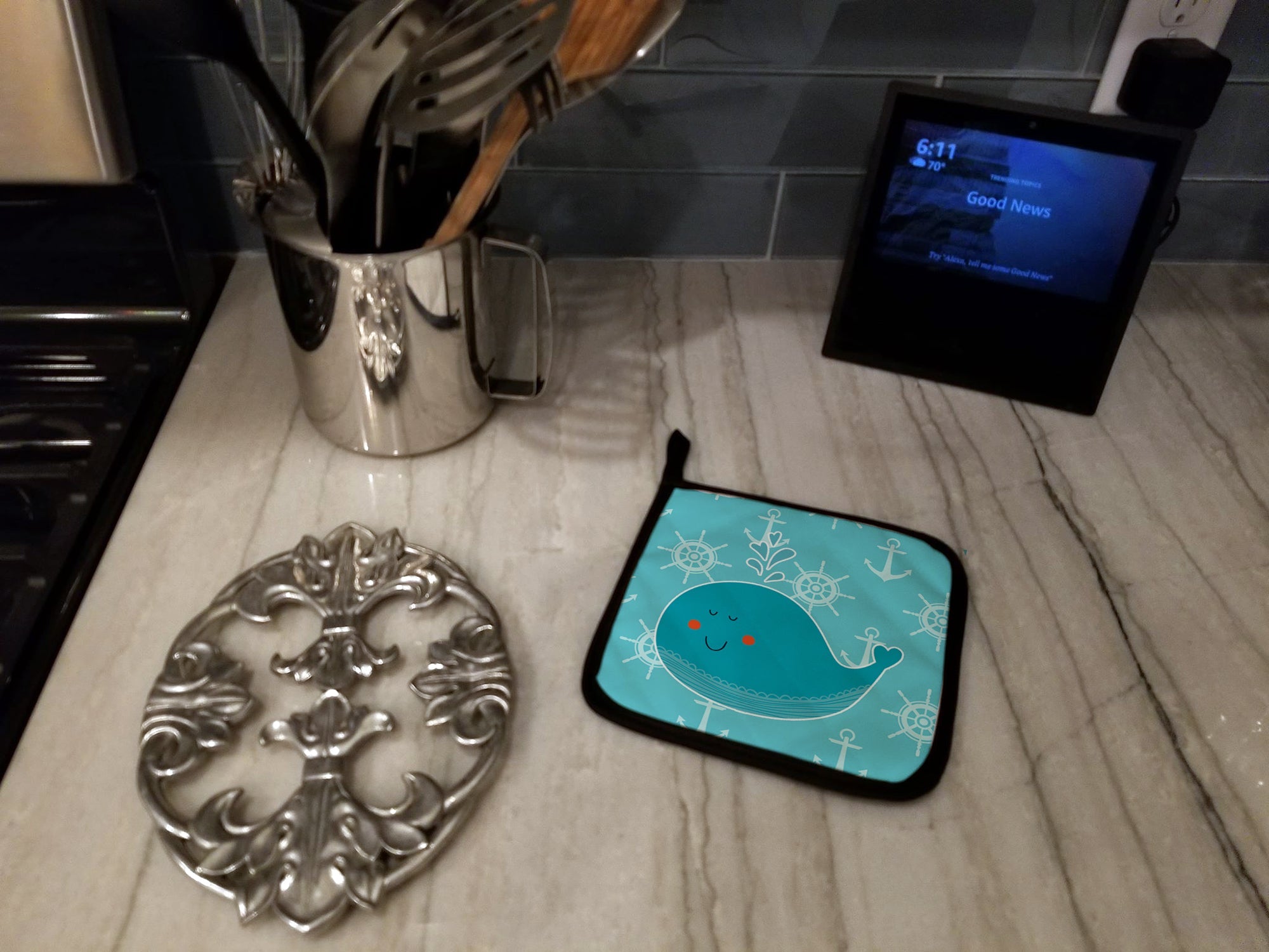Whale with Anchors Pot Holder Set of 2 Heat Resistant Quilted Hot Pads 7.5 x 7.5 Inch, Insulated Kitchen Trivets for Cooking & Baking