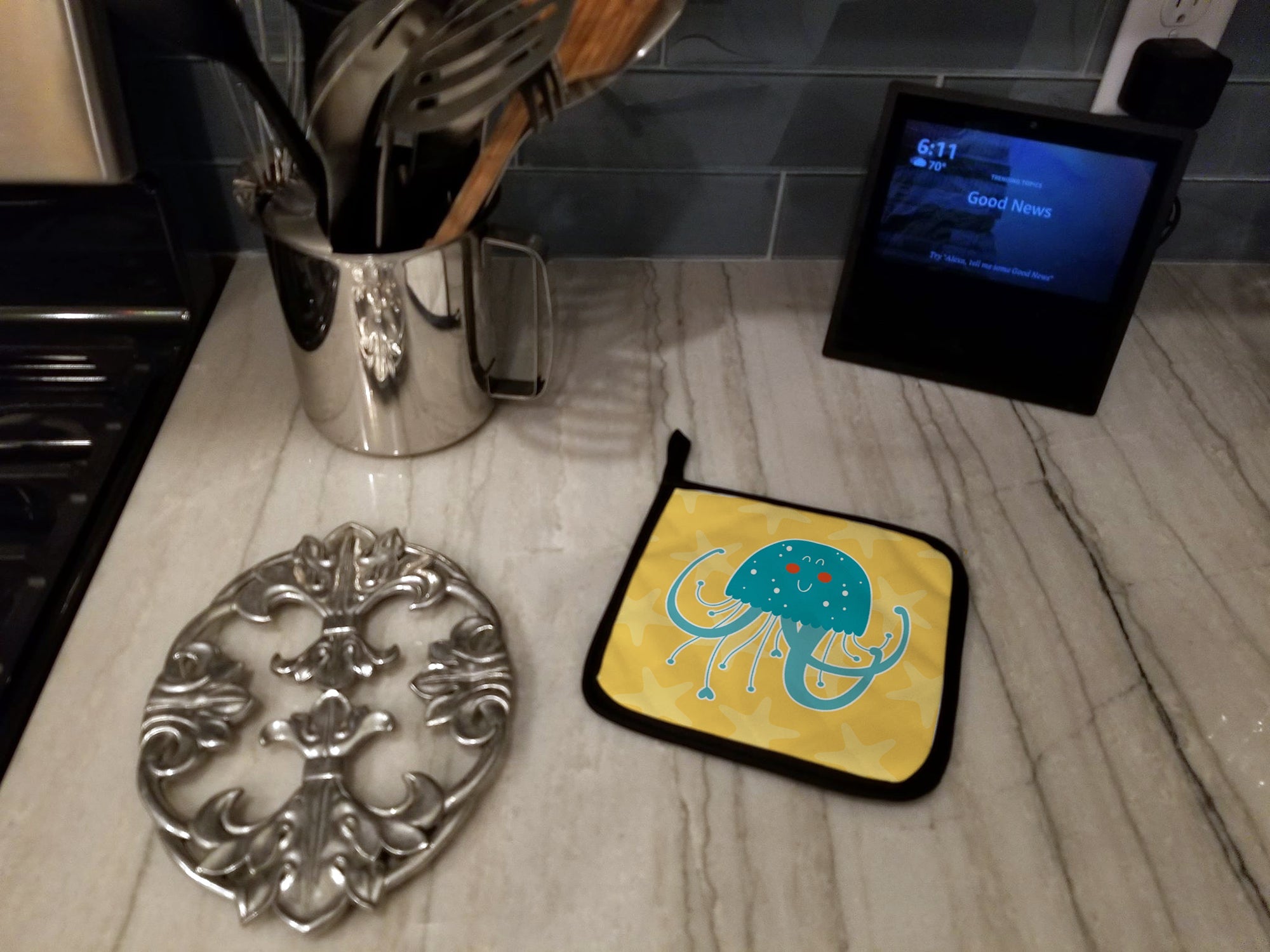 Jellyfish Pot Holder Set of 2 Heat Resistant Quilted Hot Pads 7.5 x 7.5 Inch, Insulated Kitchen Trivets for Cooking & Baking