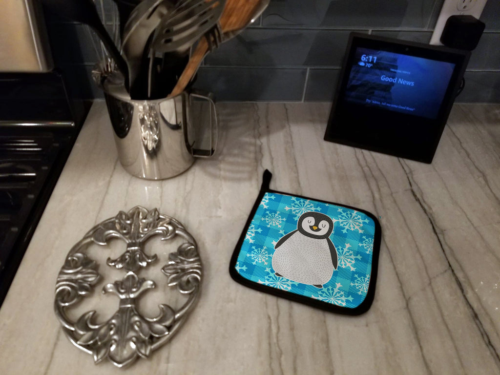 Penguin Pot Holder Set of 2 Heat Resistant Quilted Hot Pads 7.5 x 7.5 Inch, Insulated Kitchen Trivets for Cooking & Baking