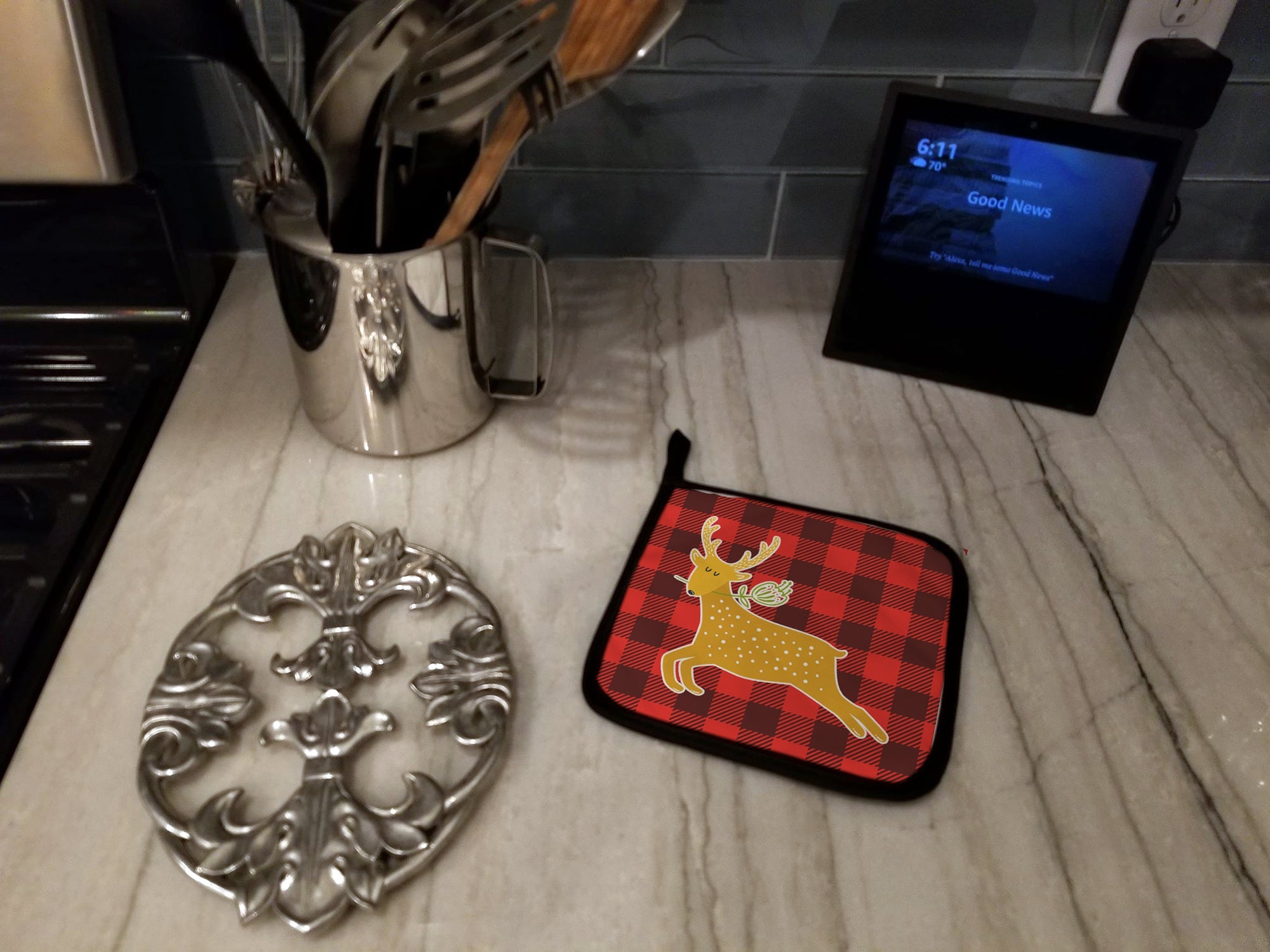 Deer Pot Holder Set of 2 Heat Resistant Quilted Hot Pads 7.5 x 7.5 Inch, Insulated Kitchen Trivets for Cooking & Baking