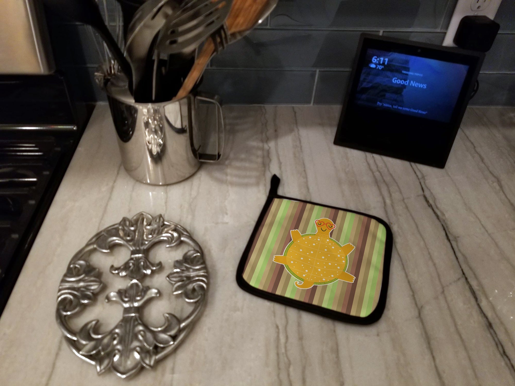 Turtle Pot Holder Set of 2 Heat Resistant Quilted Hot Pads 7.5 x 7.5 Inch, Insulated Kitchen Trivets for Cooking & Baking