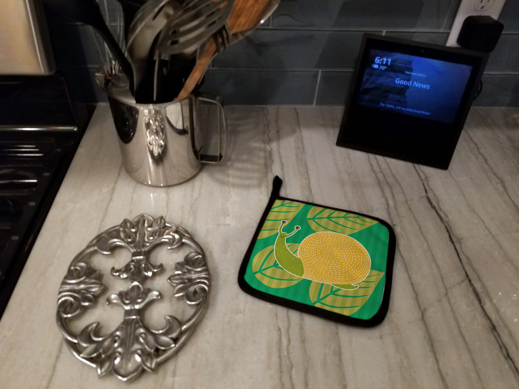 Snail Pot Holder Set of 2 Heat Resistant Quilted Hot Pads 7.5 x 7.5 Inch, Insulated Kitchen Trivets for Cooking & Baking