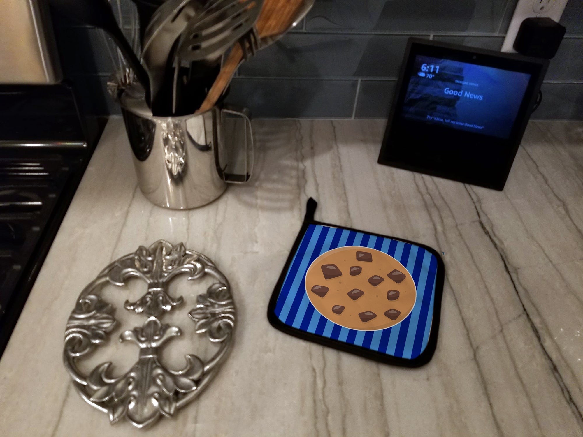 Cookie Monster Pot Holder Set of 2 Heat Resistant Quilted Hot Pads 7.5 x 7.5 Inch, Insulated Kitchen Trivets for Cooking & Baking