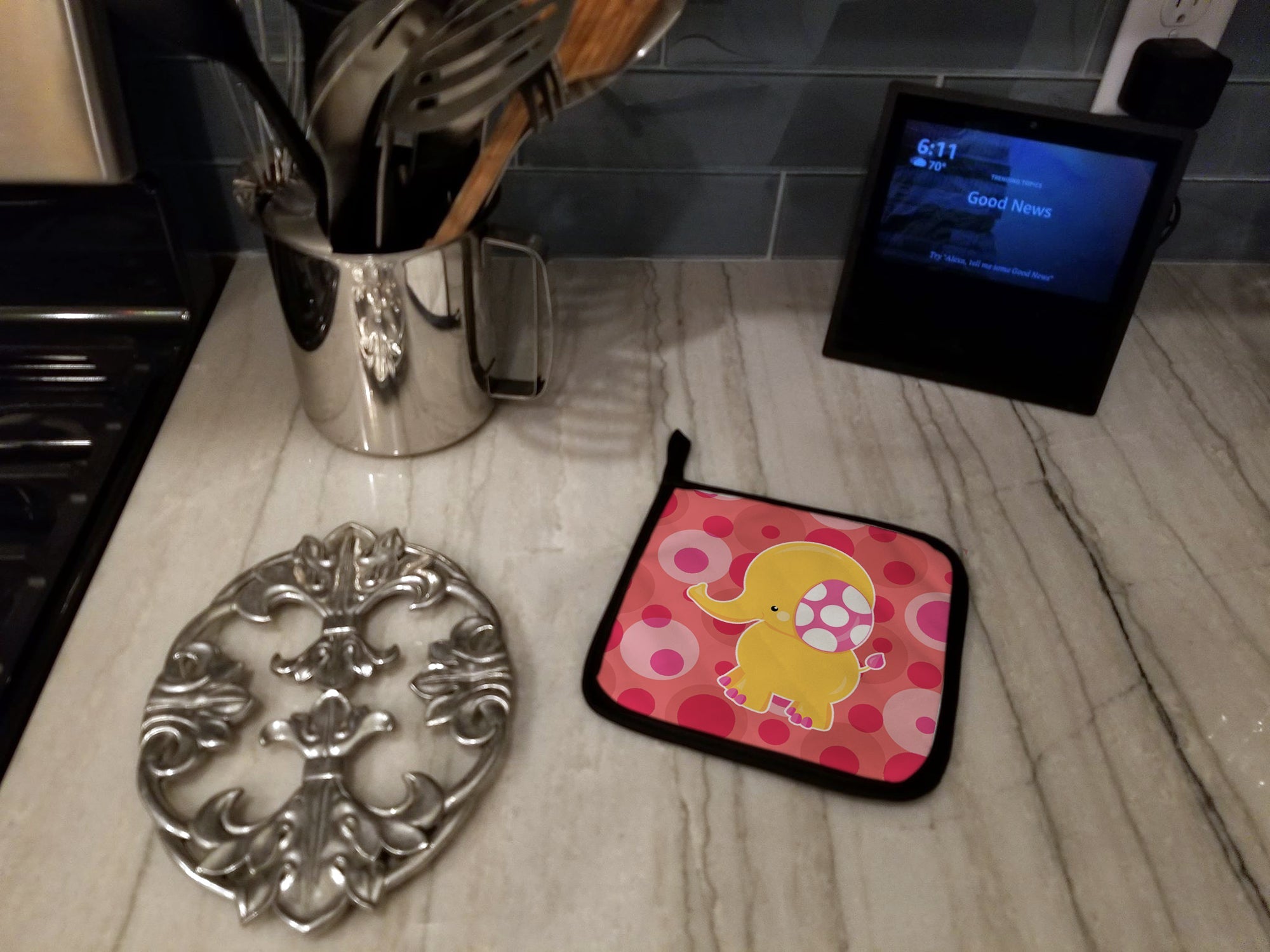 Girl Elephant Pot Holder Set of 2 Heat Resistant Quilted Hot Pads 7.5 x 7.5 Inch, Insulated Kitchen Trivets for Cooking & Baking