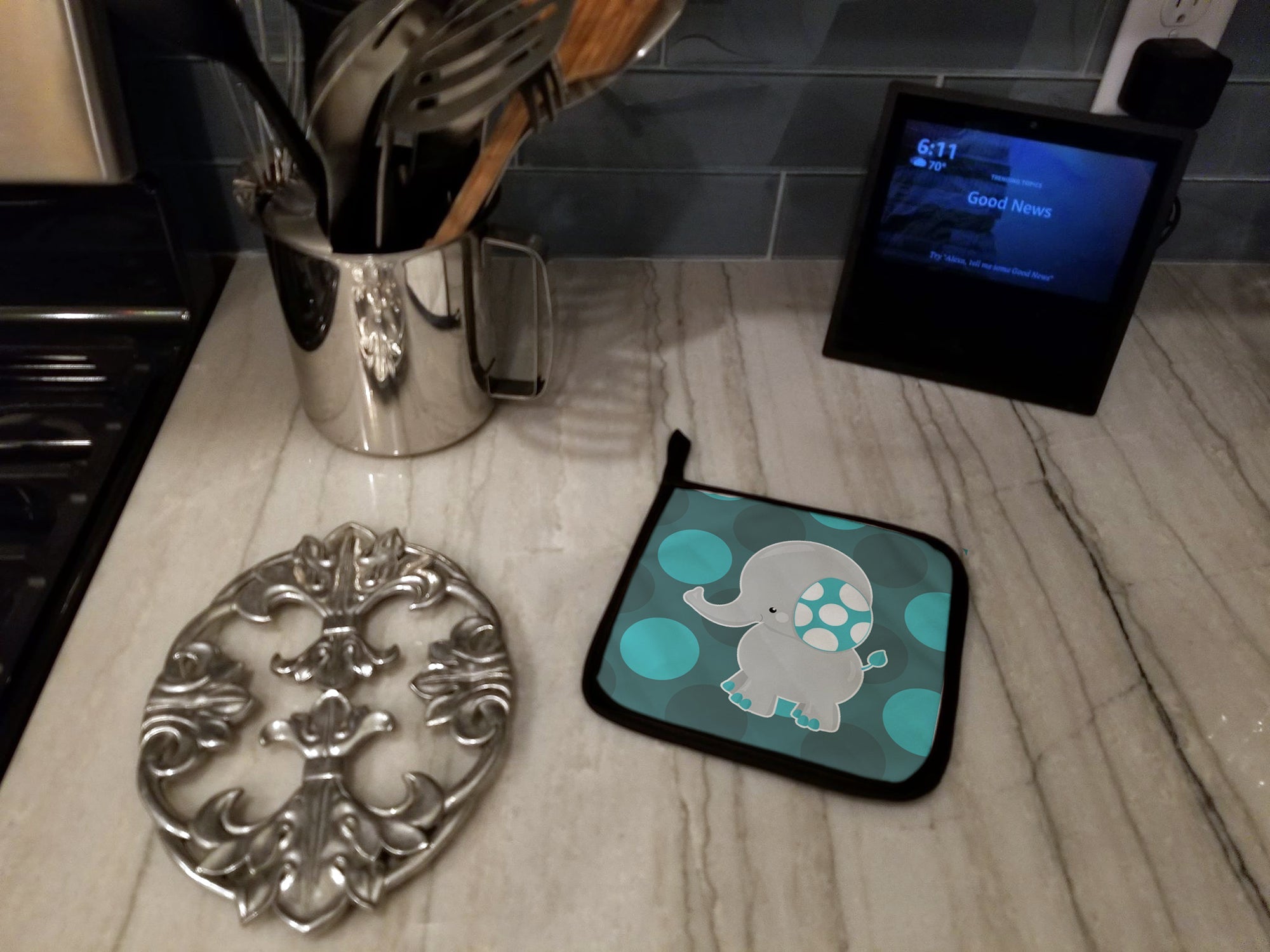 Polkadot Grey Elephant Pot Holder Set of 2 Heat Resistant Quilted Hot Pads 7.5 x 7.5 Inch, Insulated Kitchen Trivets for Cooking & Baking