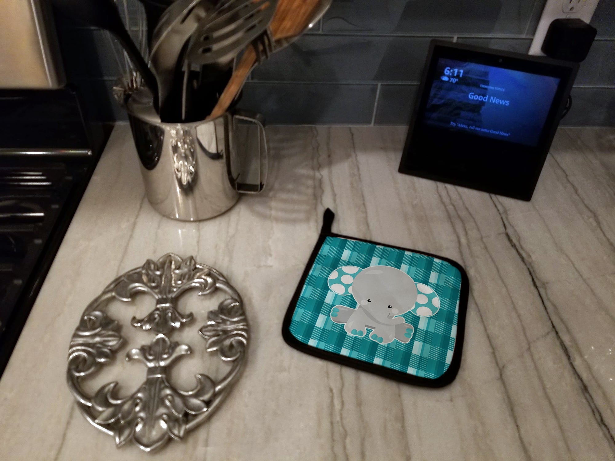 Plaid Elephant Pot Holder Set of 2 Heat Resistant Quilted Hot Pads 7.5 x 7.5 Inch, Insulated Kitchen Trivets for Cooking & Baking