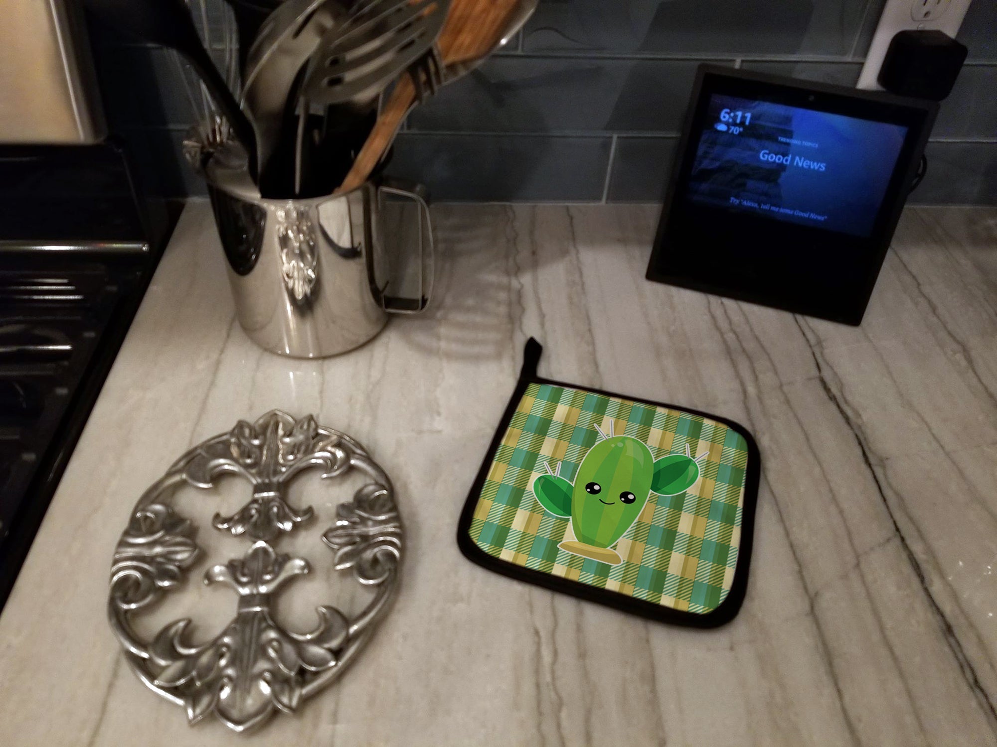 Cactus Plaid Pot Holder Set of 2 Heat Resistant Quilted Hot Pads 7.5 x 7.5 Inch, Insulated Kitchen Trivets for Cooking & Baking
