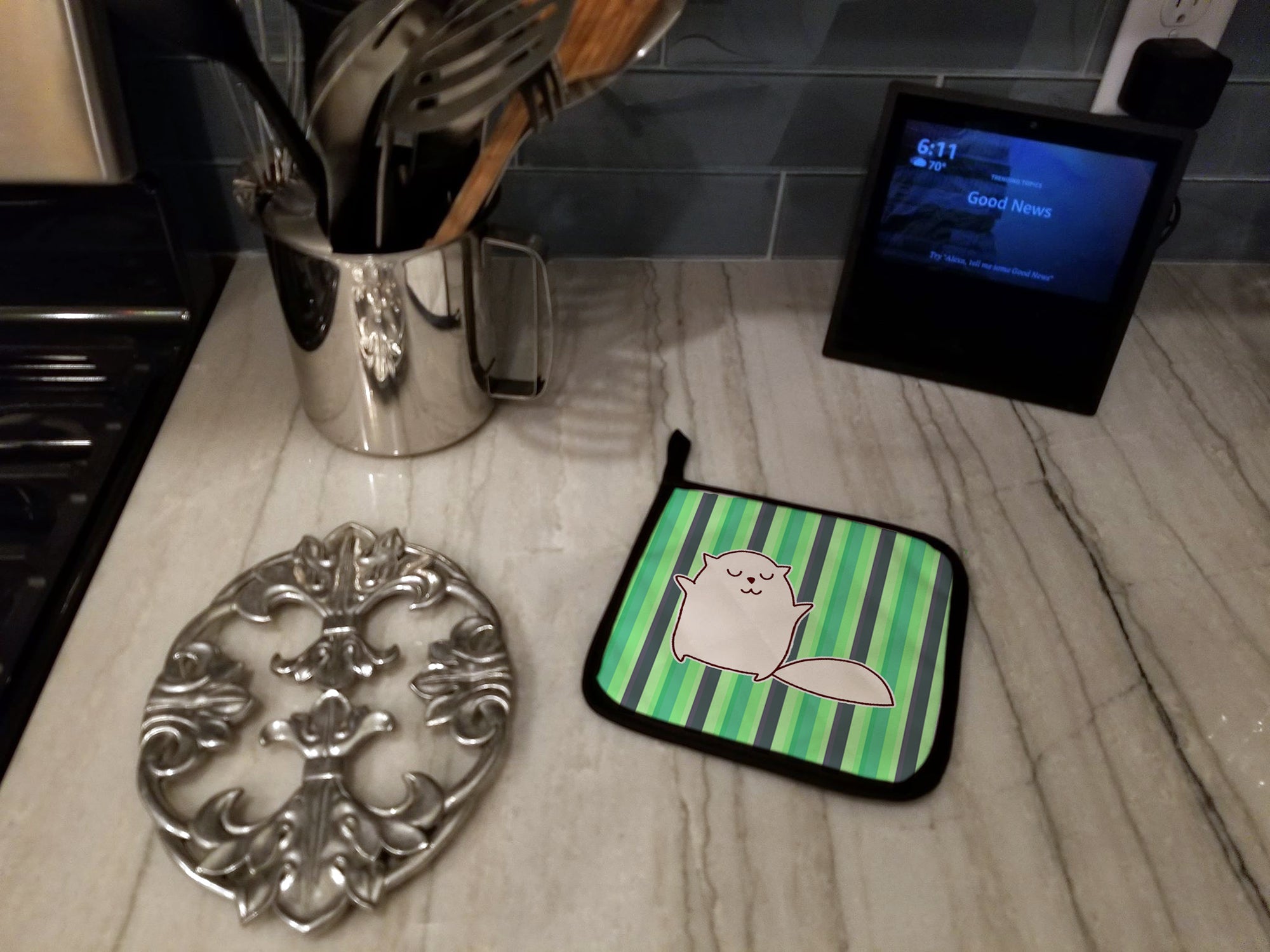 Cat Green Stripes Pot Holder Set of 2 Heat Resistant Quilted Hot Pads 7.5 x 7.5 Inch, Insulated Kitchen Trivets for Cooking & Baking