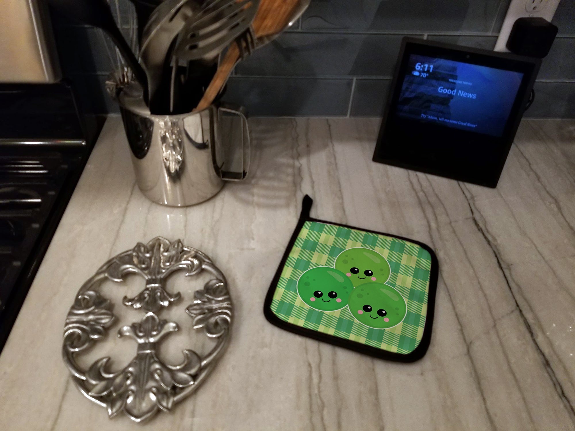 Three Peas Pot Holder Set of 2 Heat Resistant Quilted Hot Pads 7.5 x 7.5 Inch, Insulated Kitchen Trivets for Cooking & Baking
