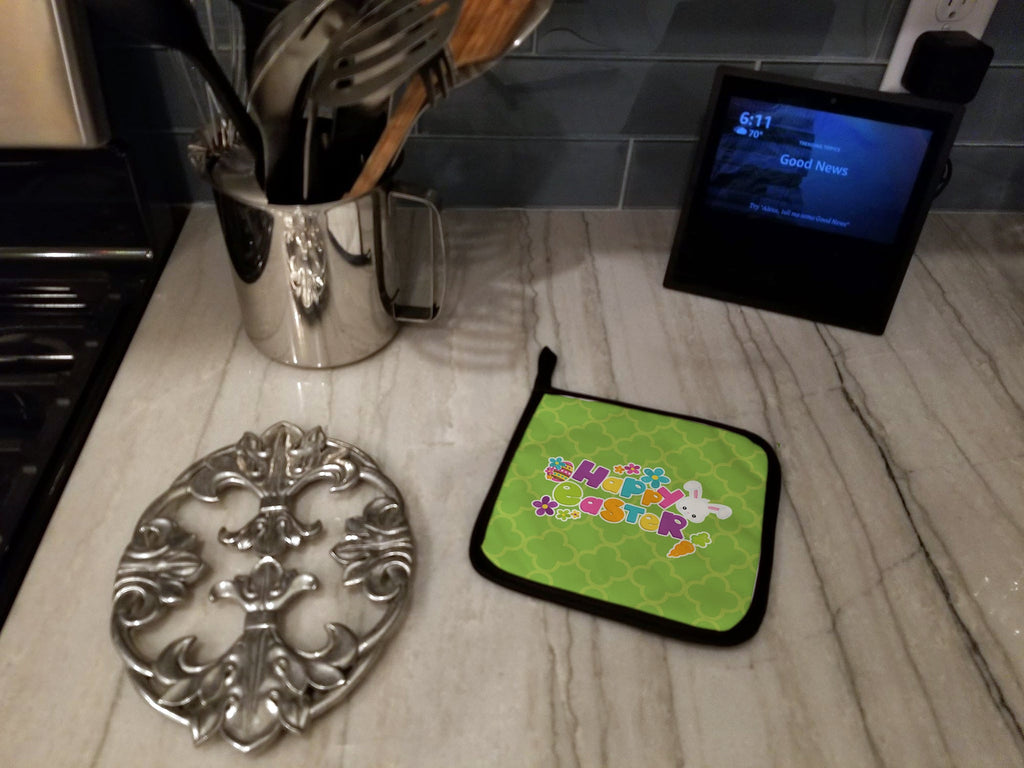 Happy Easter Green Quatrafoil Pot Holder Set of 2 Heat Resistant Quilted Hot Pads 7.5 x 7.5 Inch, Insulated Kitchen Trivets for Cooking & Baking