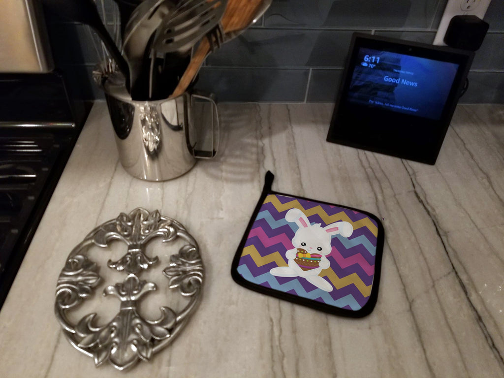 Easter Rabbit with Chocolate Heart Pot Holder Set of 2 Heat Resistant Quilted Hot Pads 7.5 x 7.5 Inch, Insulated Kitchen Trivets for Cooking & Baking