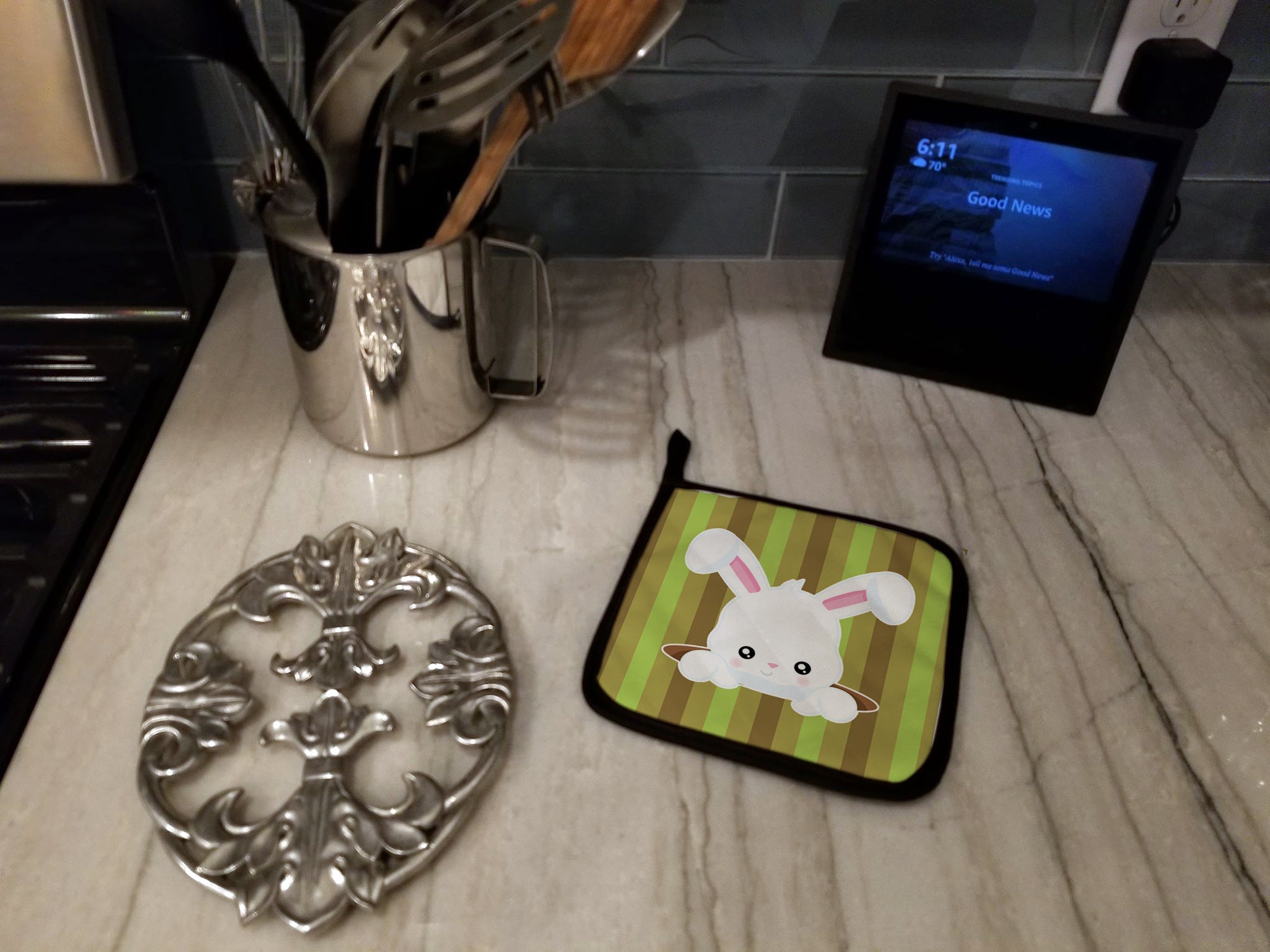 Easter Rabbit Hole Pot Holder Set of 2 Heat Resistant Quilted Hot Pads 7.5 x 7.5 Inch, Insulated Kitchen Trivets for Cooking & Baking