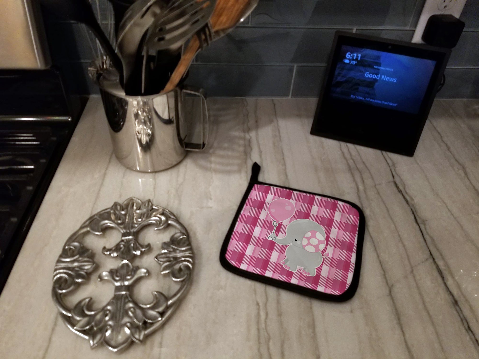 Elephant with Pink Balloon Pot Holder Set of 2 Heat Resistant Quilted Hot Pads 7.5 x 7.5 Inch, Insulated Kitchen Trivets for Cooking & Baking