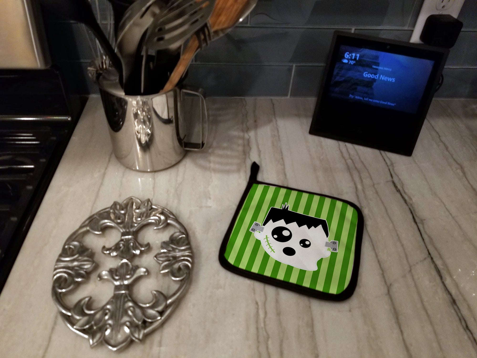 Halloween Ghost Frankenstein Pot Holder Set of 2 Heat Resistant Quilted Hot Pads 7.5 x 7.5 Inch, Insulated Kitchen Trivets for Cooking & Baking