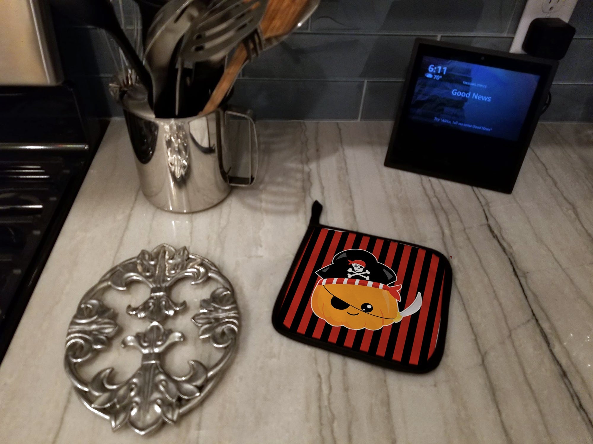 Halloween Pumpkin Pirate Pot Holder Set of 2 Heat Resistant Quilted Hot Pads 7.5 x 7.5 Inch, Insulated Kitchen Trivets for Cooking & Baking