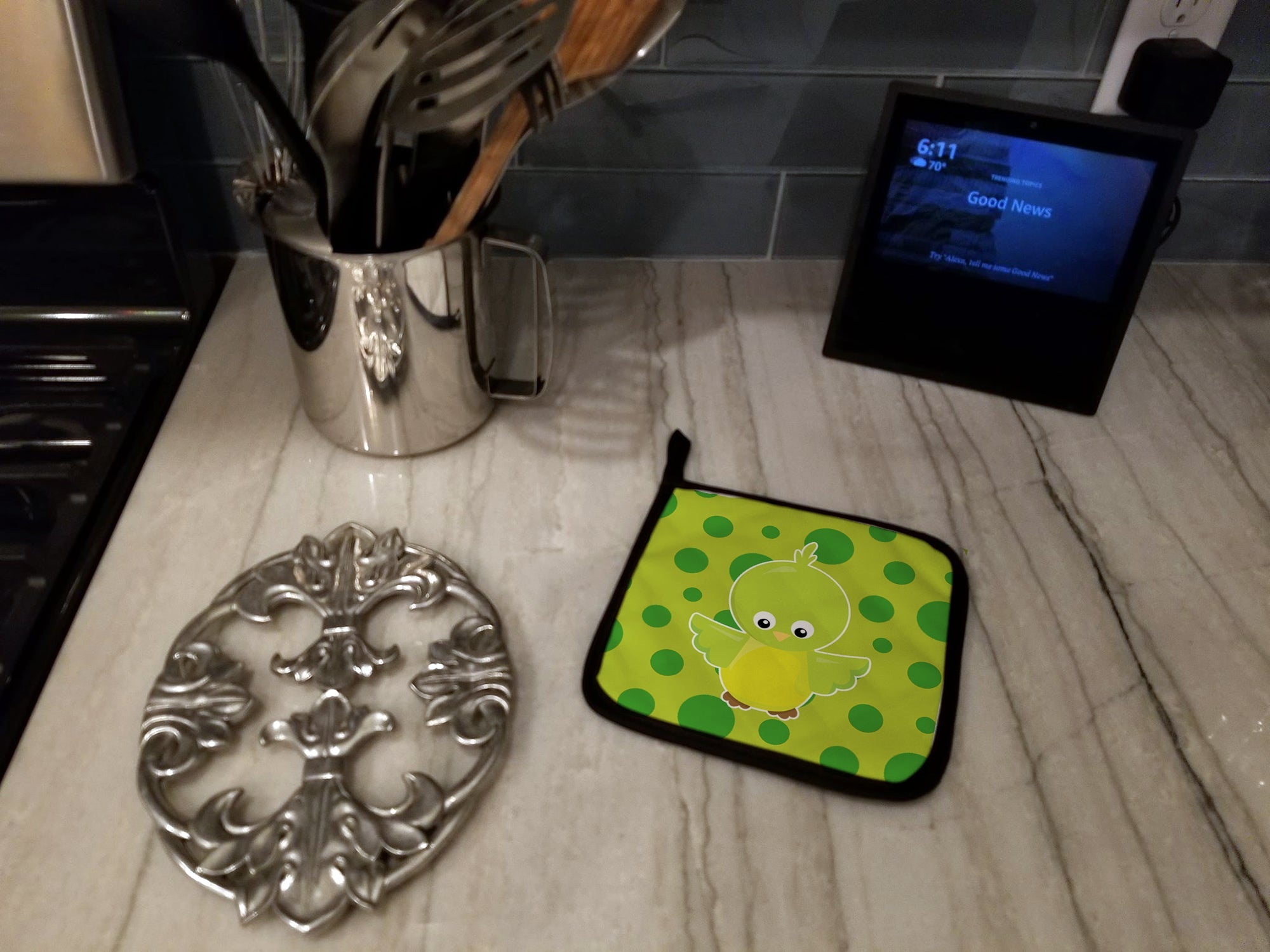 Bird on Green Polkadots Pot Holder Set of 2 Heat Resistant Quilted Hot Pads 7.5 x 7.5 Inch, Insulated Kitchen Trivets for Cooking & Baking
