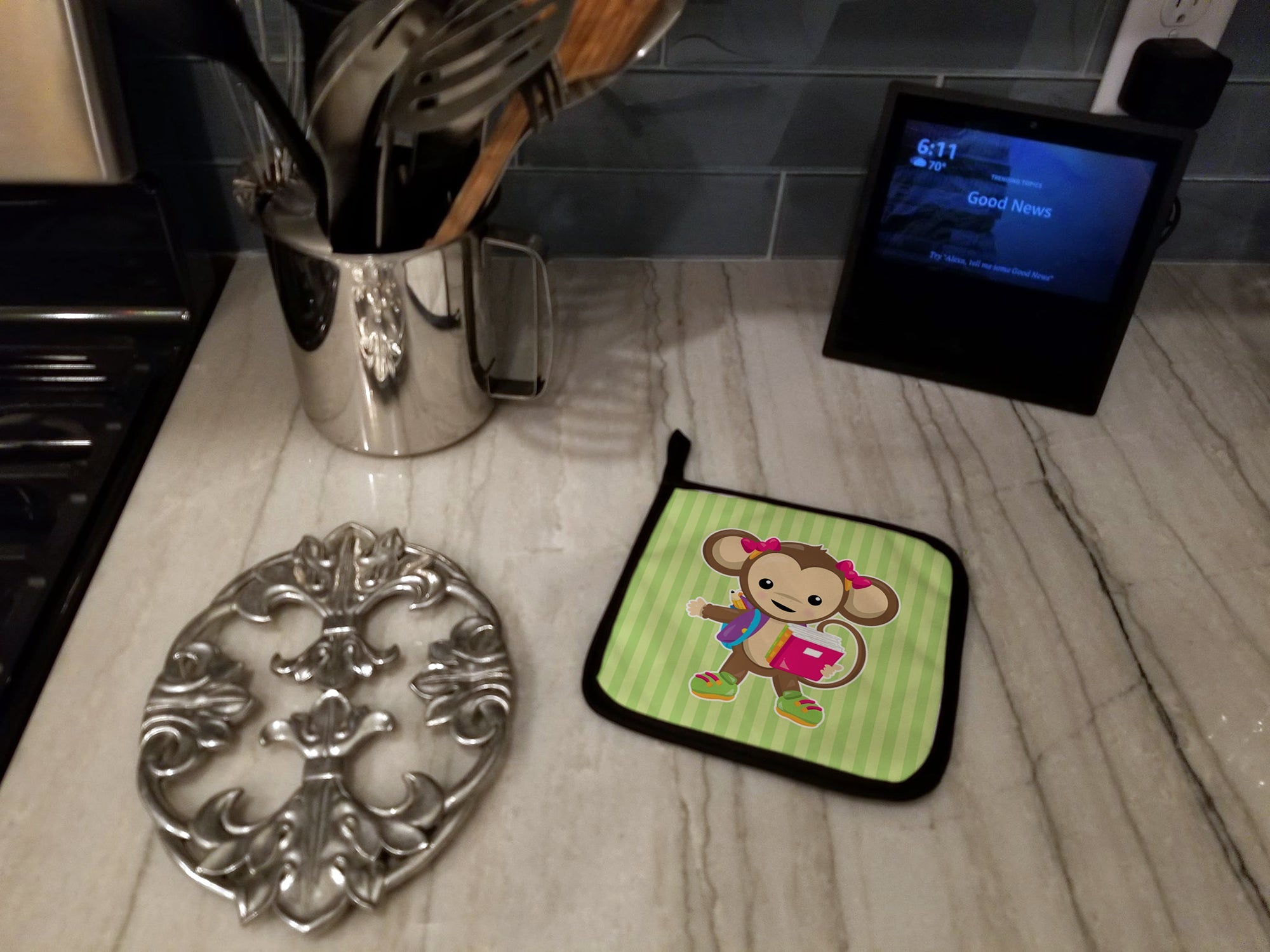 Monkey Going to School Pot Holder Set of 2 Heat Resistant Quilted Hot Pads 7.5 x 7.5 Inch, Insulated Kitchen Trivets for Cooking & Baking