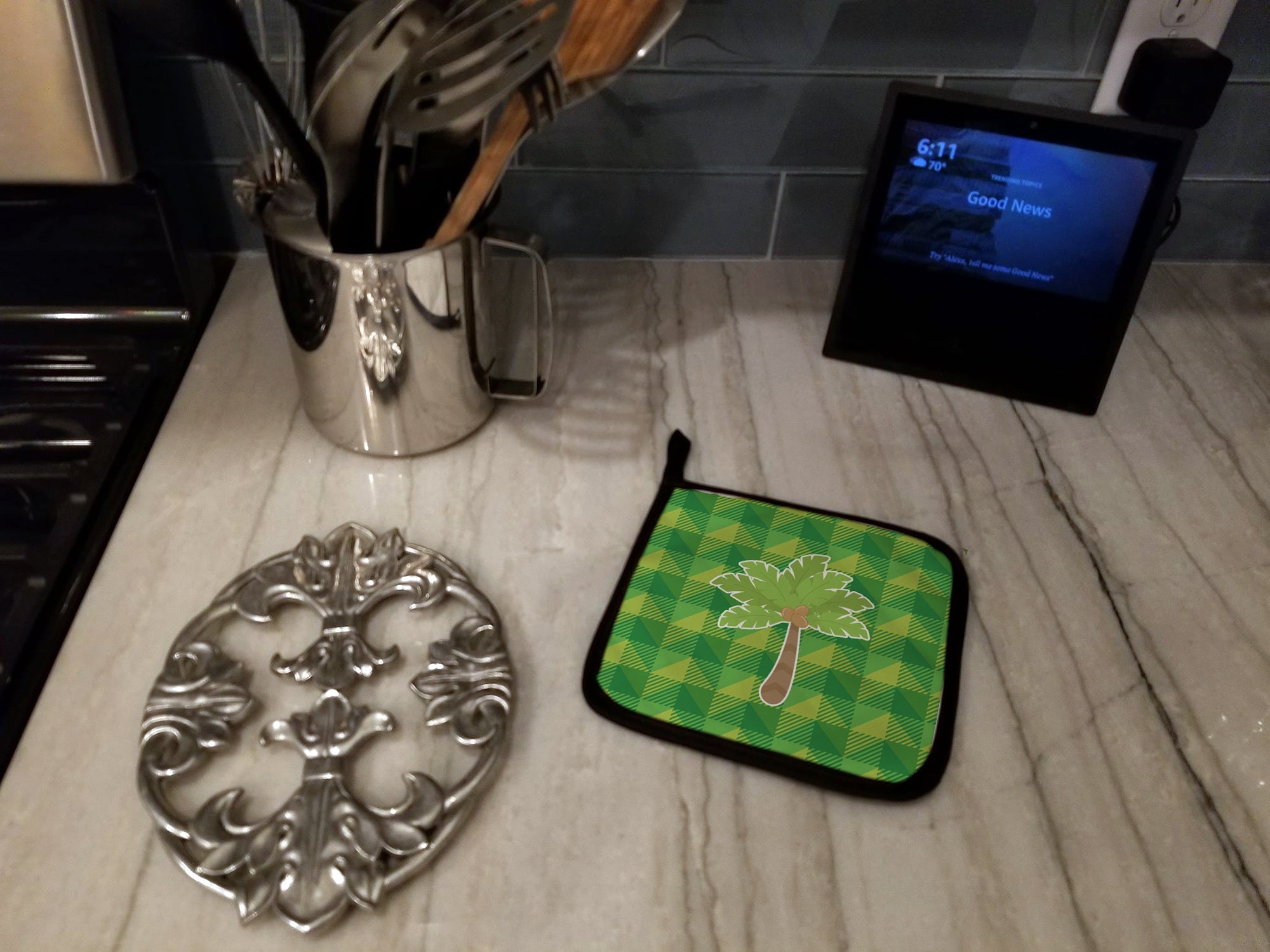 Palm Tree Pot Holder Set of 2 Heat Resistant Quilted Hot Pads 7.5 x 7.5 Inch, Insulated Kitchen Trivets for Cooking & Baking