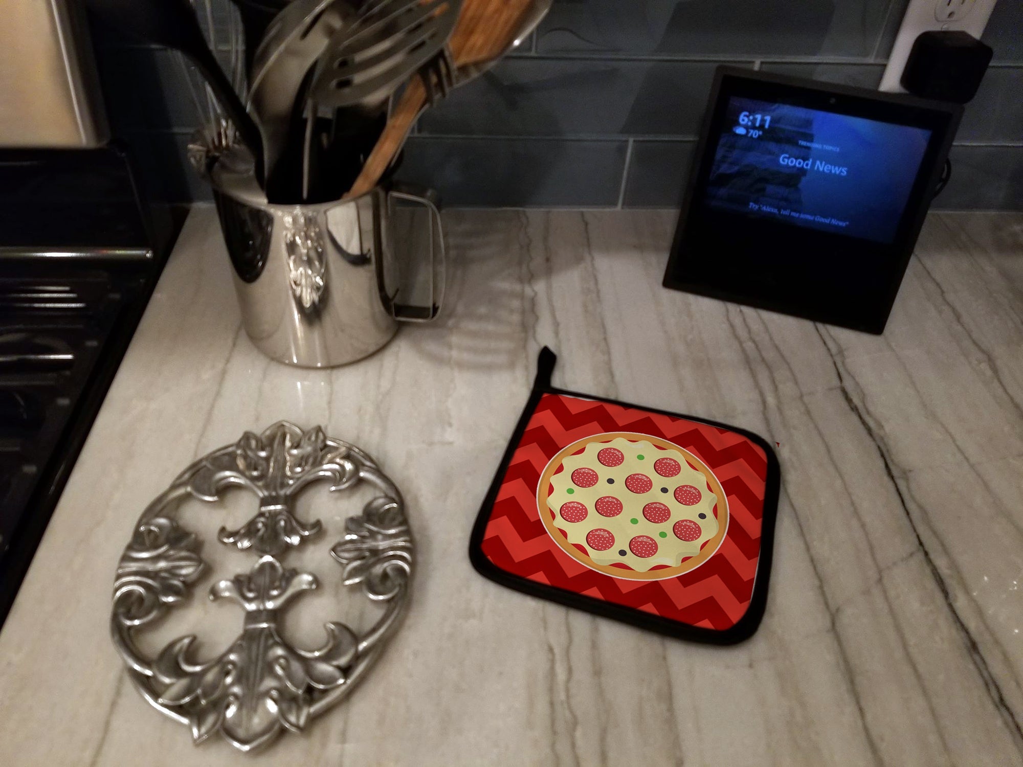 Large Pizza Pot Holder Set of 2 Heat Resistant Quilted Hot Pads 7.5 x 7.5 Inch, Insulated Kitchen Trivets for Cooking & Baking