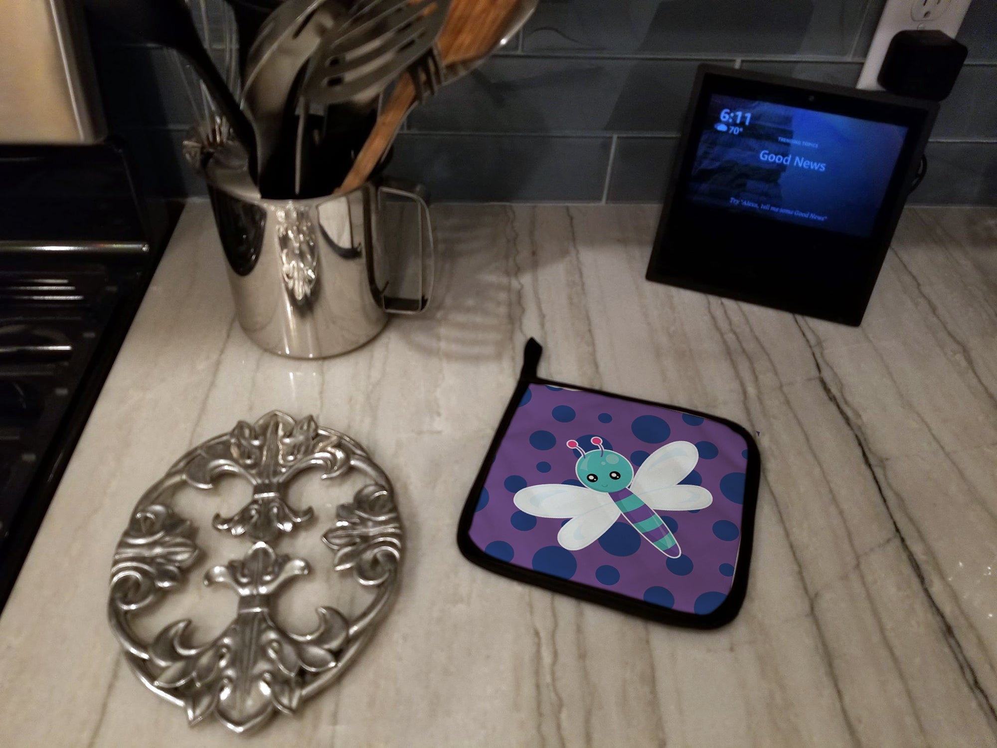 Dragonfly on Purple Polkadots Pot Holder Set of 2 Heat Resistant Quilted Hot Pads 7.5 x 7.5 Inch, Insulated Kitchen Trivets for Cooking & Baking