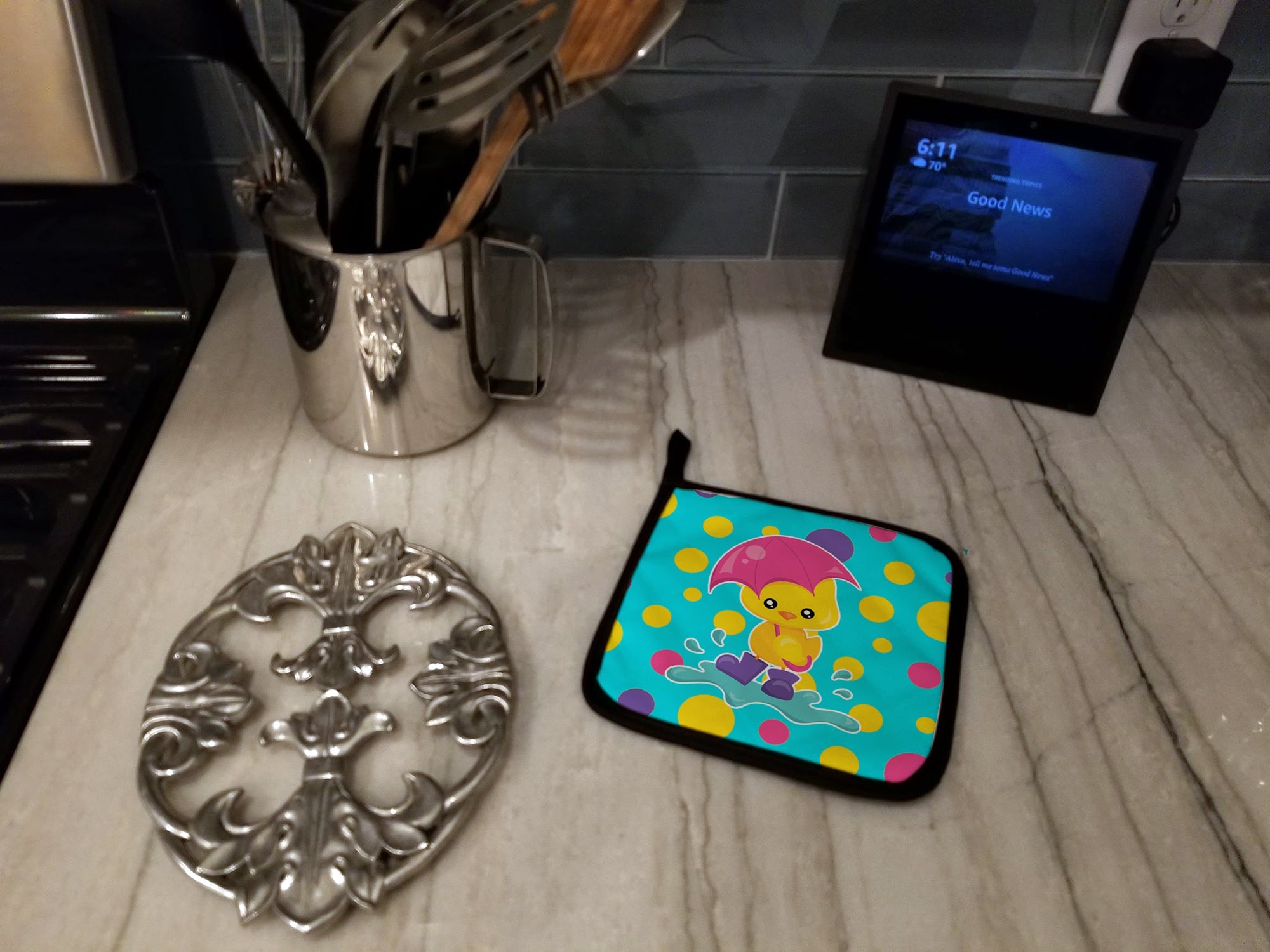 Duck in the Rain on Polkadots Pot Holder Set of 2 Heat Resistant Quilted Hot Pads 7.5 x 7.5 Inch, Insulated Kitchen Trivets for Cooking & Baking