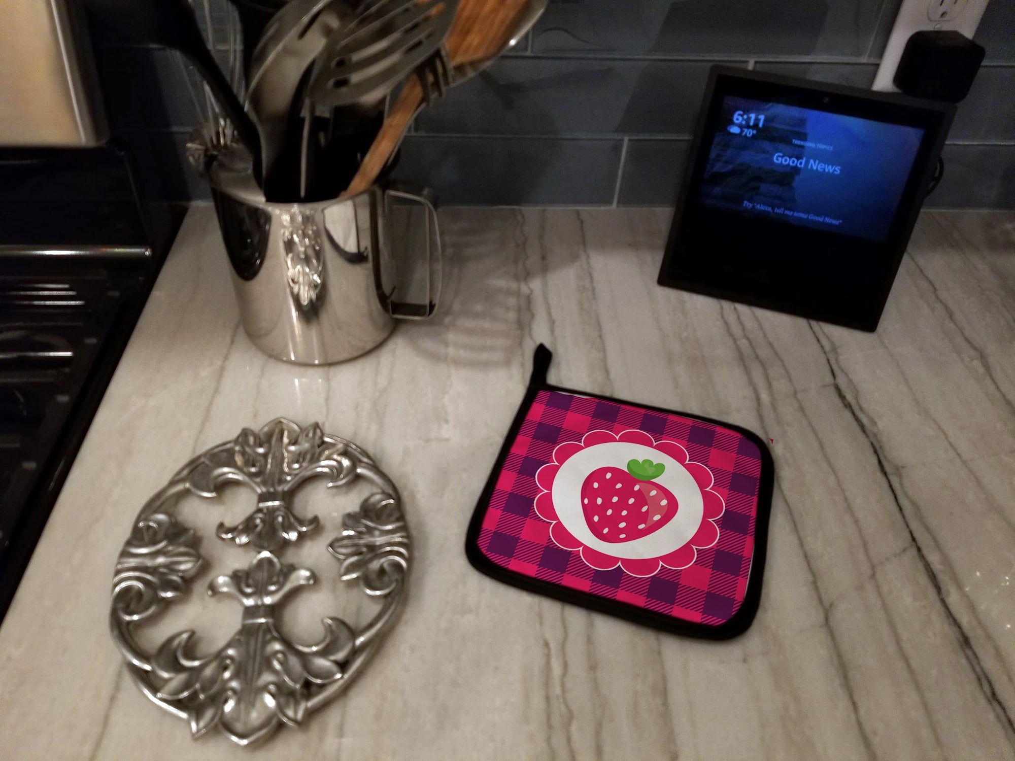 Stawberry Pot Holder Set of 2 Heat Resistant Quilted Hot Pads 7.5 x 7.5 Inch, Insulated Kitchen Trivets for Cooking & Baking