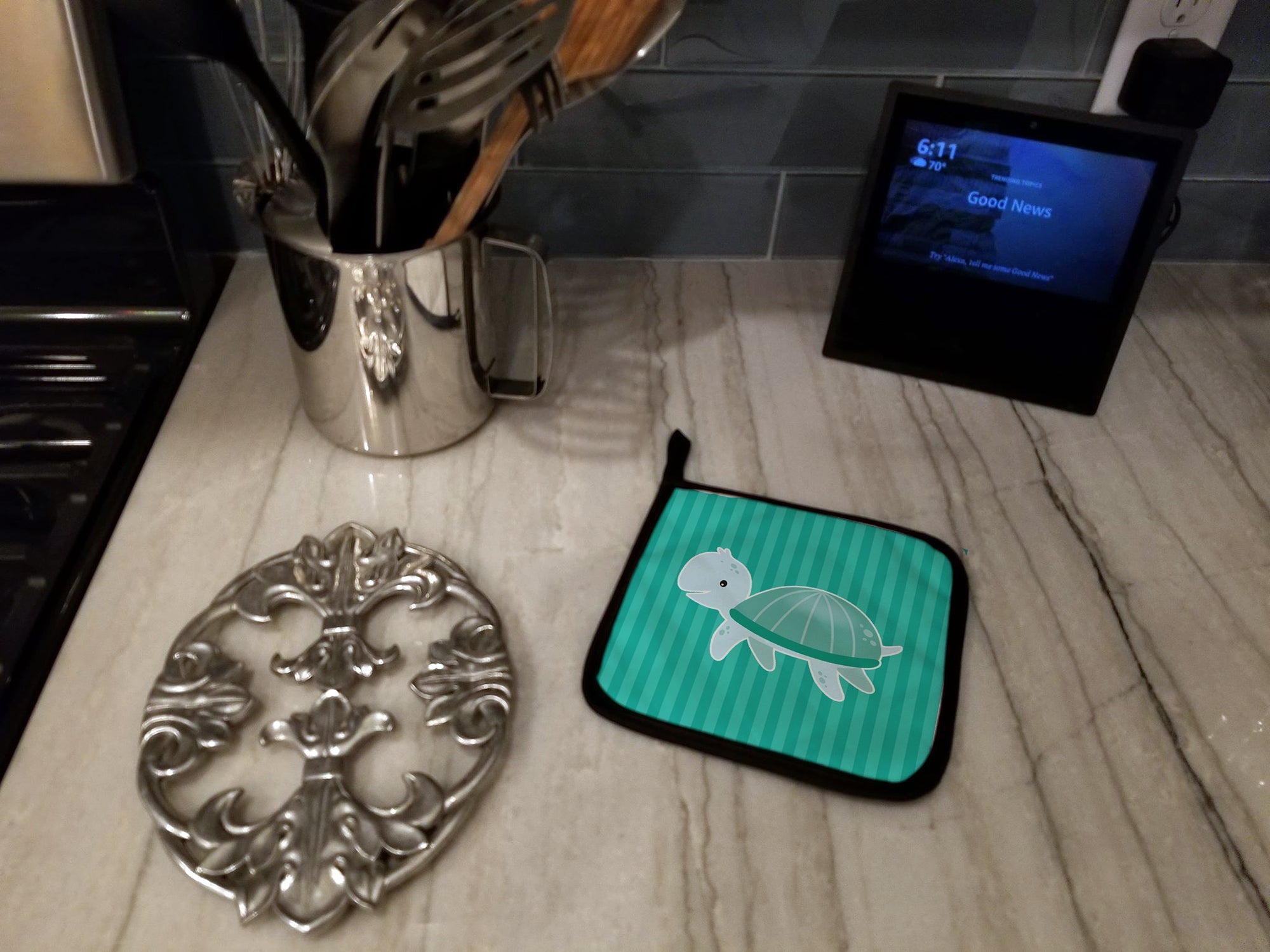Sea Turtle Pot Holder Set of 2 Heat Resistant Quilted Hot Pads 7.5 x 7.5 Inch, Insulated Kitchen Trivets for Cooking & Baking