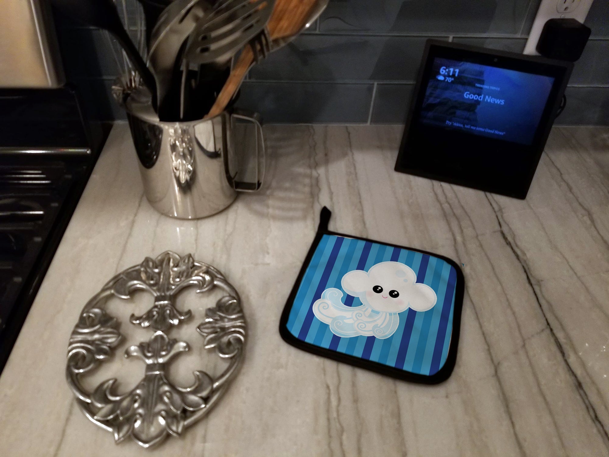 Weather Windy Face Pot Holder Set of 2 Heat Resistant Quilted Hot Pads 7.5 x 7.5 Inch, Insulated Kitchen Trivets for Cooking & Baking