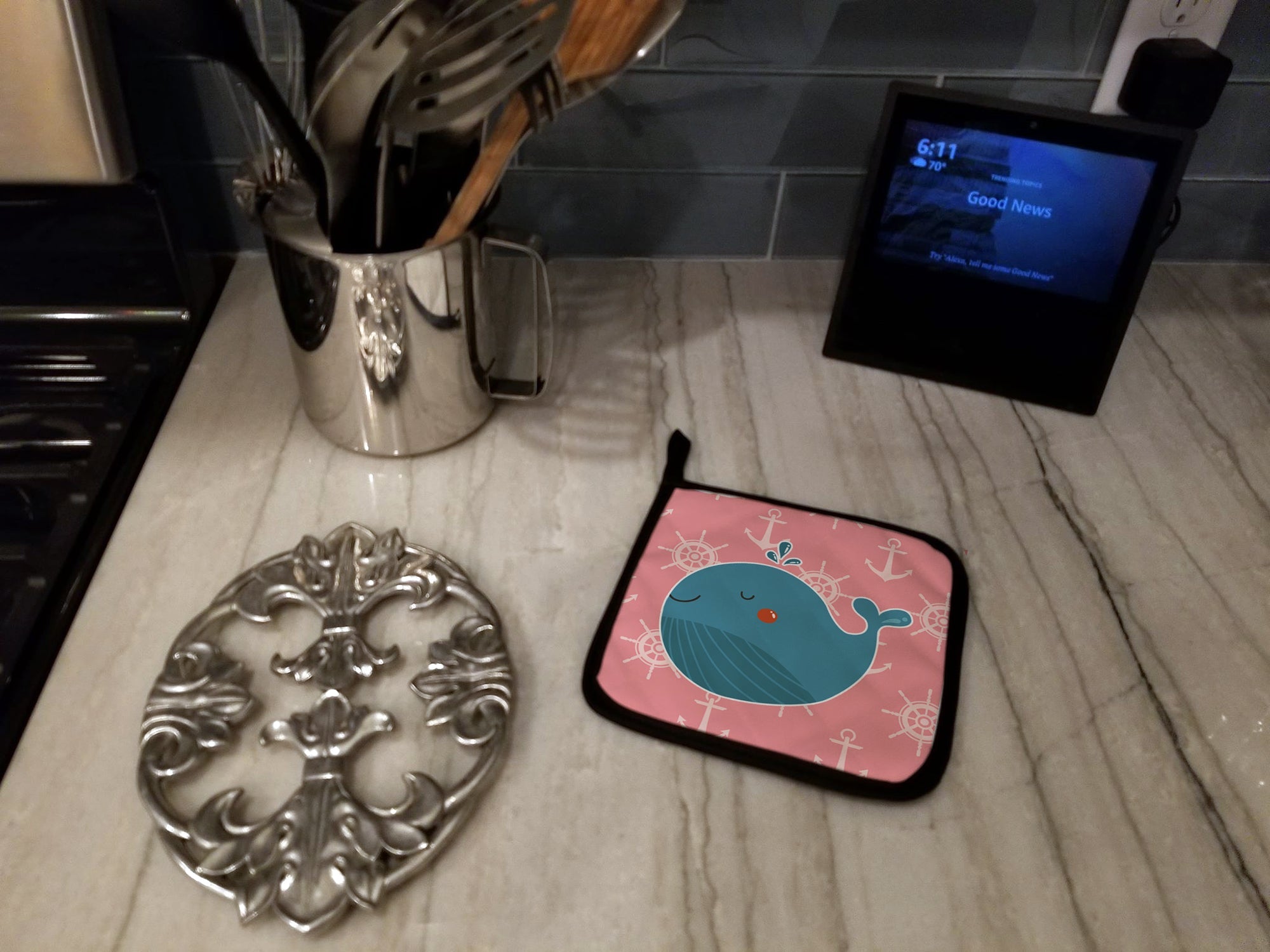 Whale on Pink Nautical Pot Holder Set of 2 Heat Resistant Quilted Hot Pads 7.5 x 7.5 Inch, Insulated Kitchen Trivets for Cooking & Baking