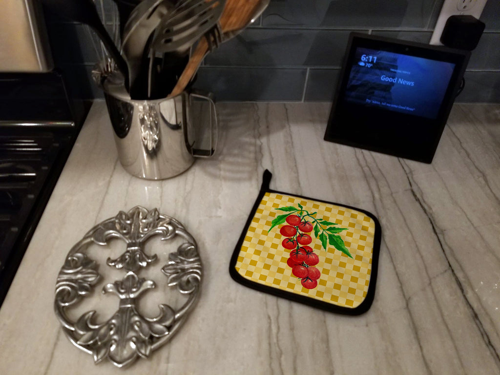 Cherry Tomato on Basketweave Pot Holder Set of 2 Heat Resistant Quilted Hot Pads 7.5 x 7.5 Inch, Insulated Kitchen Trivets for Cooking & Baking