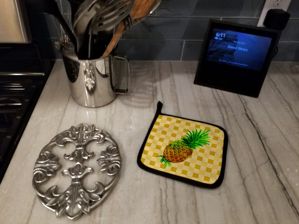 Whole Pineapple on Basketweave Pot Holder Set of 2 Heat Resistant Quilted Hot Pads 7.5 x 7.5 Inch, Insulated Kitchen Trivets for Cooking & Baking