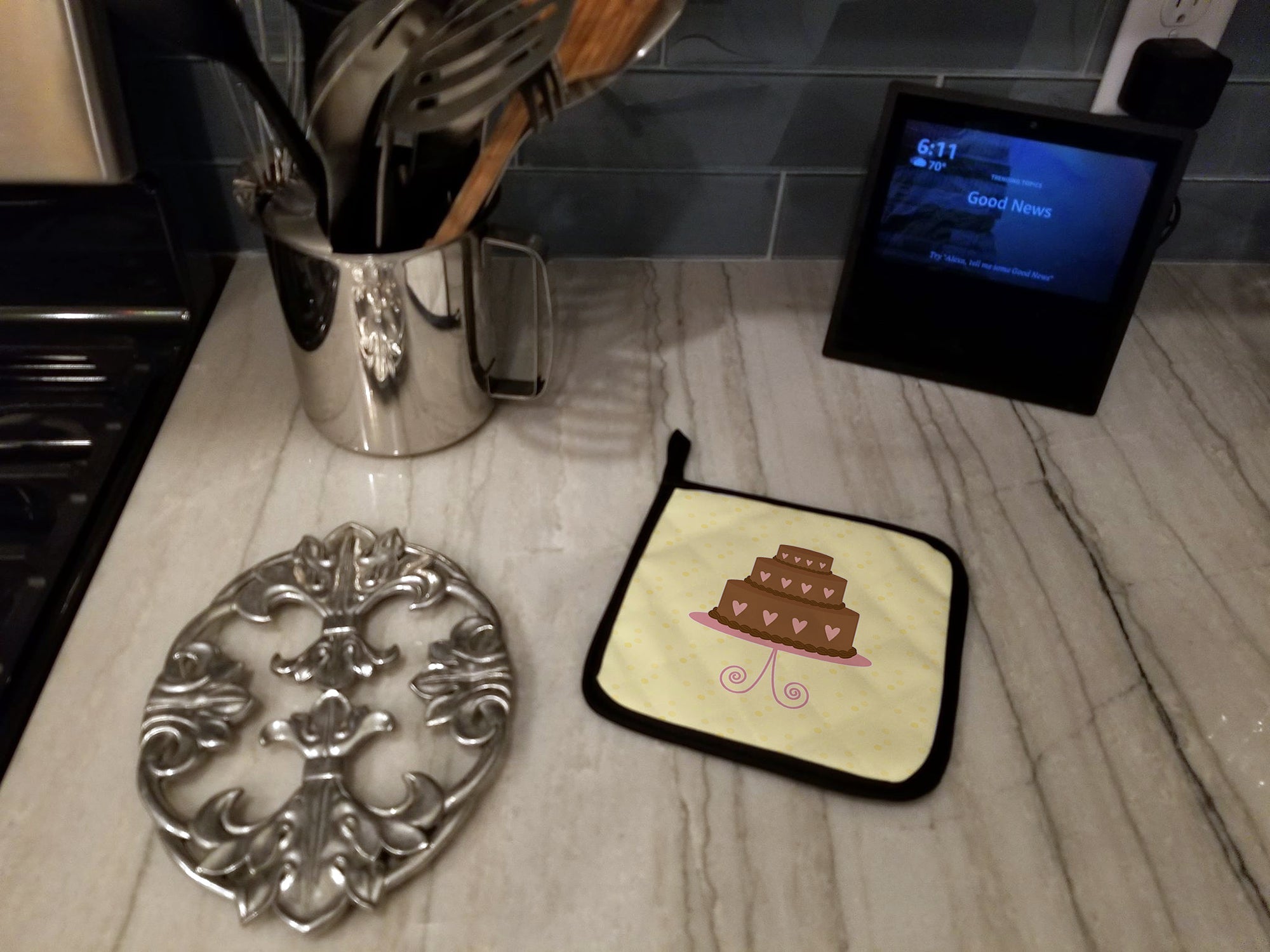 3 Tier Heart Chocolate Cake on Yellow Pot Holder Set of 2 Heat Resistant Quilted Hot Pads 7.5 x 7.5 Inch, Insulated Kitchen Trivets for Cooking & Baking