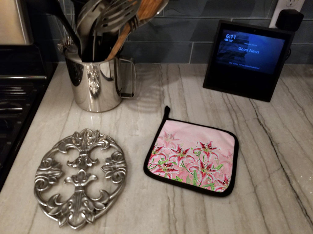 Pink Lillies Pot Holder Set of 2 Heat Resistant Quilted Hot Pads 7.5 x 7.5 Inch, Insulated Kitchen Trivets for Cooking & Baking