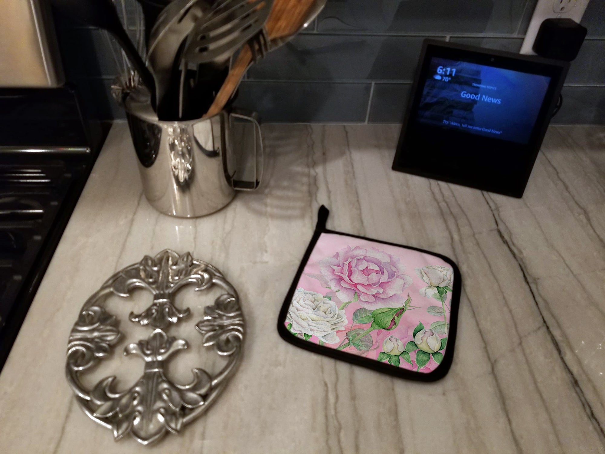 Rose Garden Pot Holder Set of 2 Heat Resistant Quilted Hot Pads 7.5 x 7.5 Inch, Insulated Kitchen Trivets for Cooking & Baking