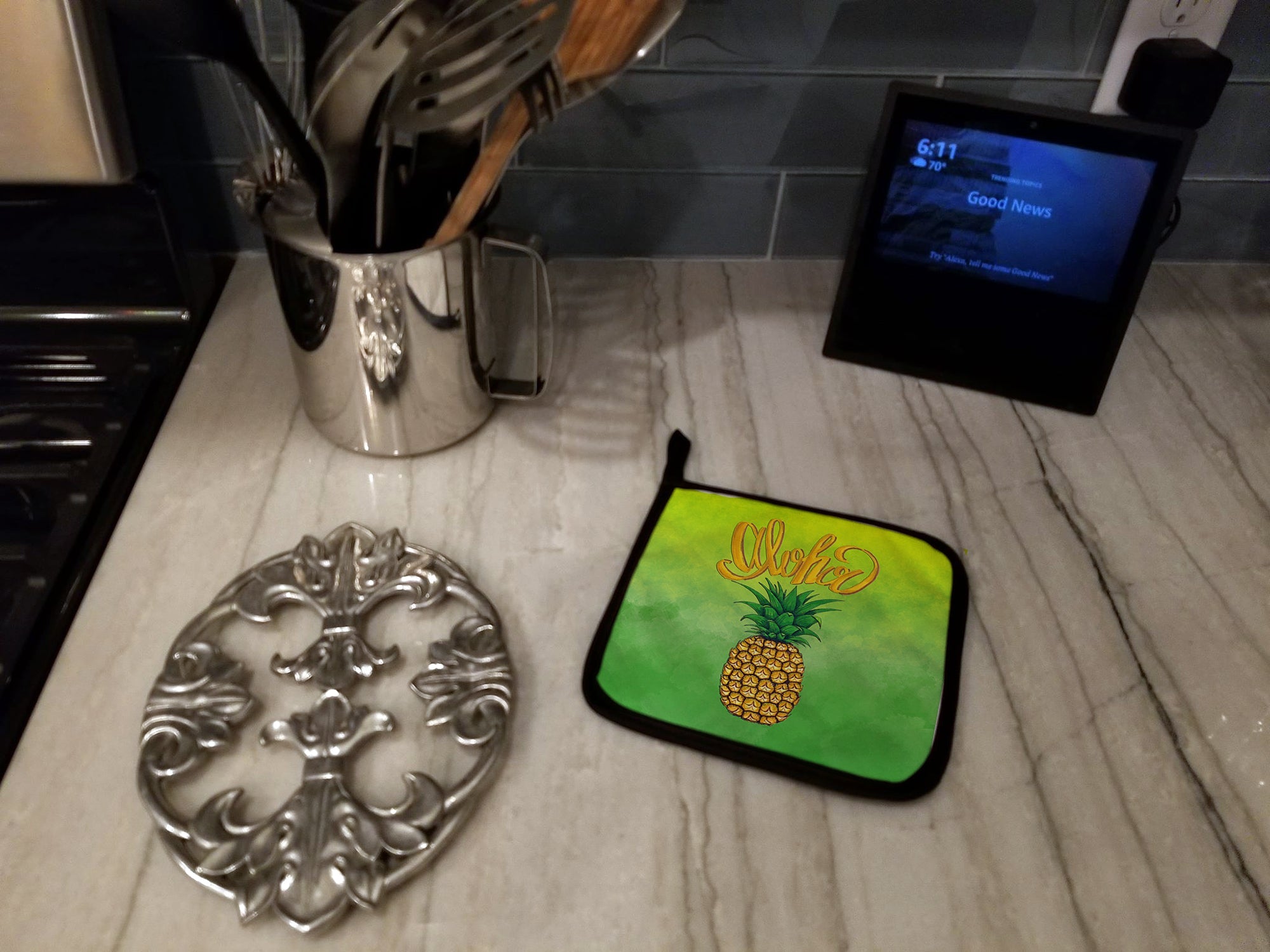 Aloha Pineapple Welcome Pot Holder Set of 2 Heat Resistant Quilted Hot Pads 7.5 x 7.5 Inch, Insulated Kitchen Trivets for Cooking & Baking