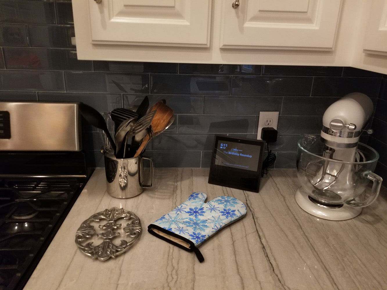 Blue Snowflakes Watercolor Oven Mitt Heat Resistant Thick Oven Mitt for Hot Pans and Oven, Kitchen Mitt Protect Hands, Cooking Baking Glove