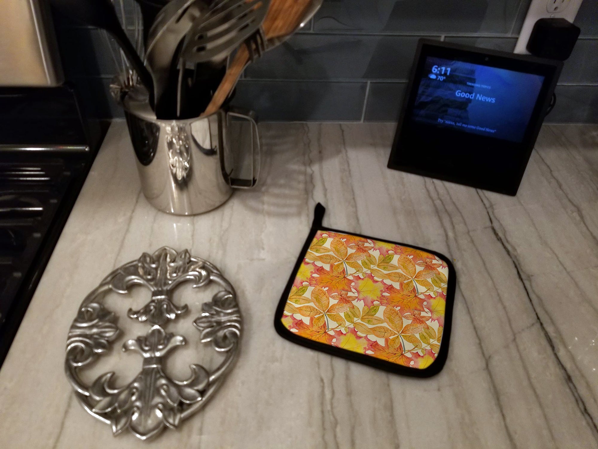 Fall Leaves Watercolor Pot Holder Set of 2 Heat Resistant Quilted Hot Pads 7.5 x 7.5 Inch, Insulated Kitchen Trivets for Cooking & Baking