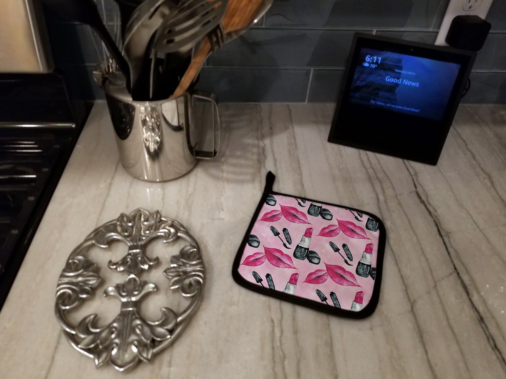 Watercolor Diva Lipstick  Pot Holder Set of 2 Heat Resistant Quilted Hot Pads 7.5 x 7.5 Inch, Insulated Kitchen Trivets for Cooking & Baking
