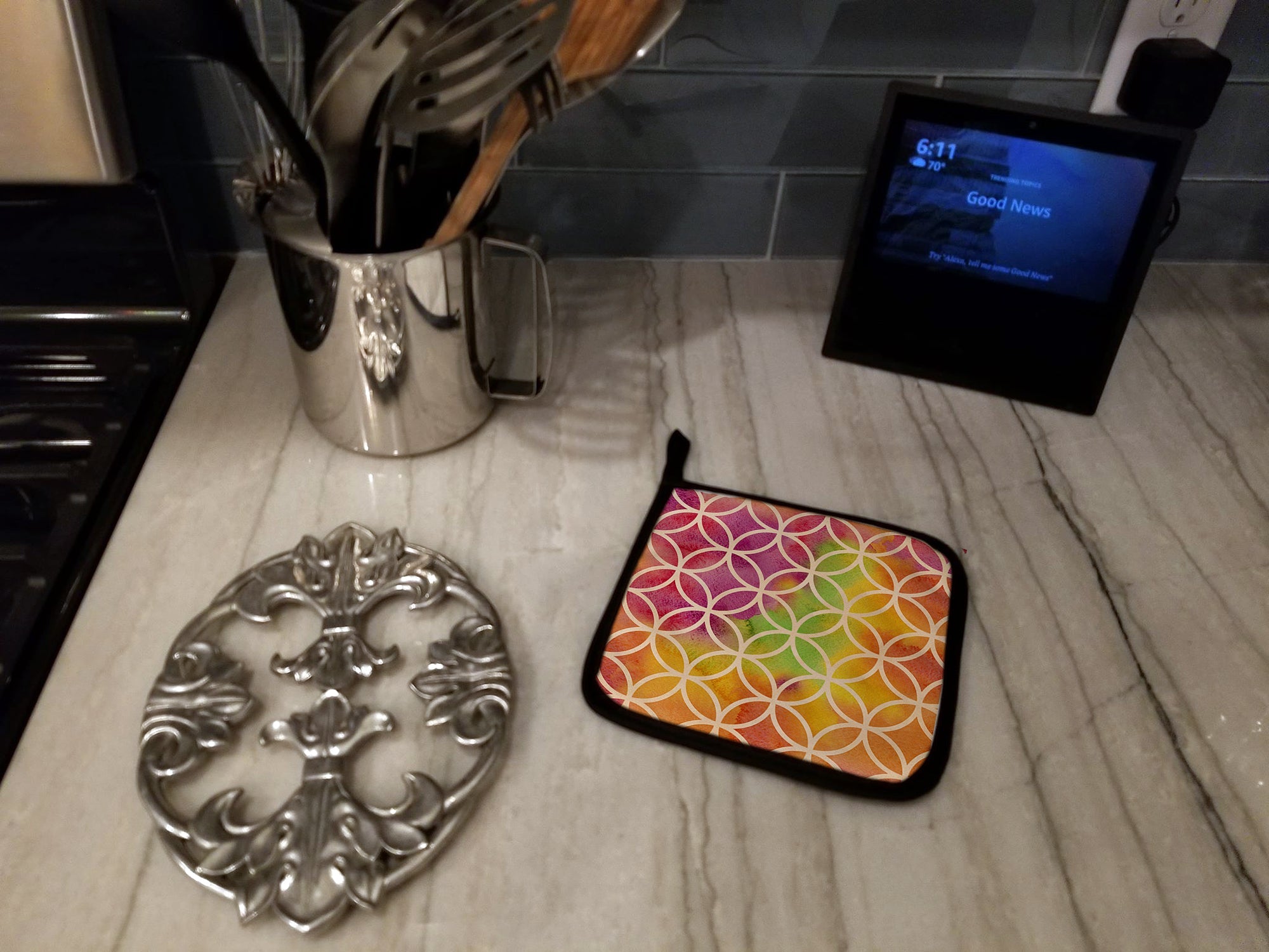 Watercolor Rainbow Geometric Circles Pot Holder Set of 2 Heat Resistant Quilted Hot Pads 7.5 x 7.5 Inch, Insulated Kitchen Trivets for Cooking & Baking