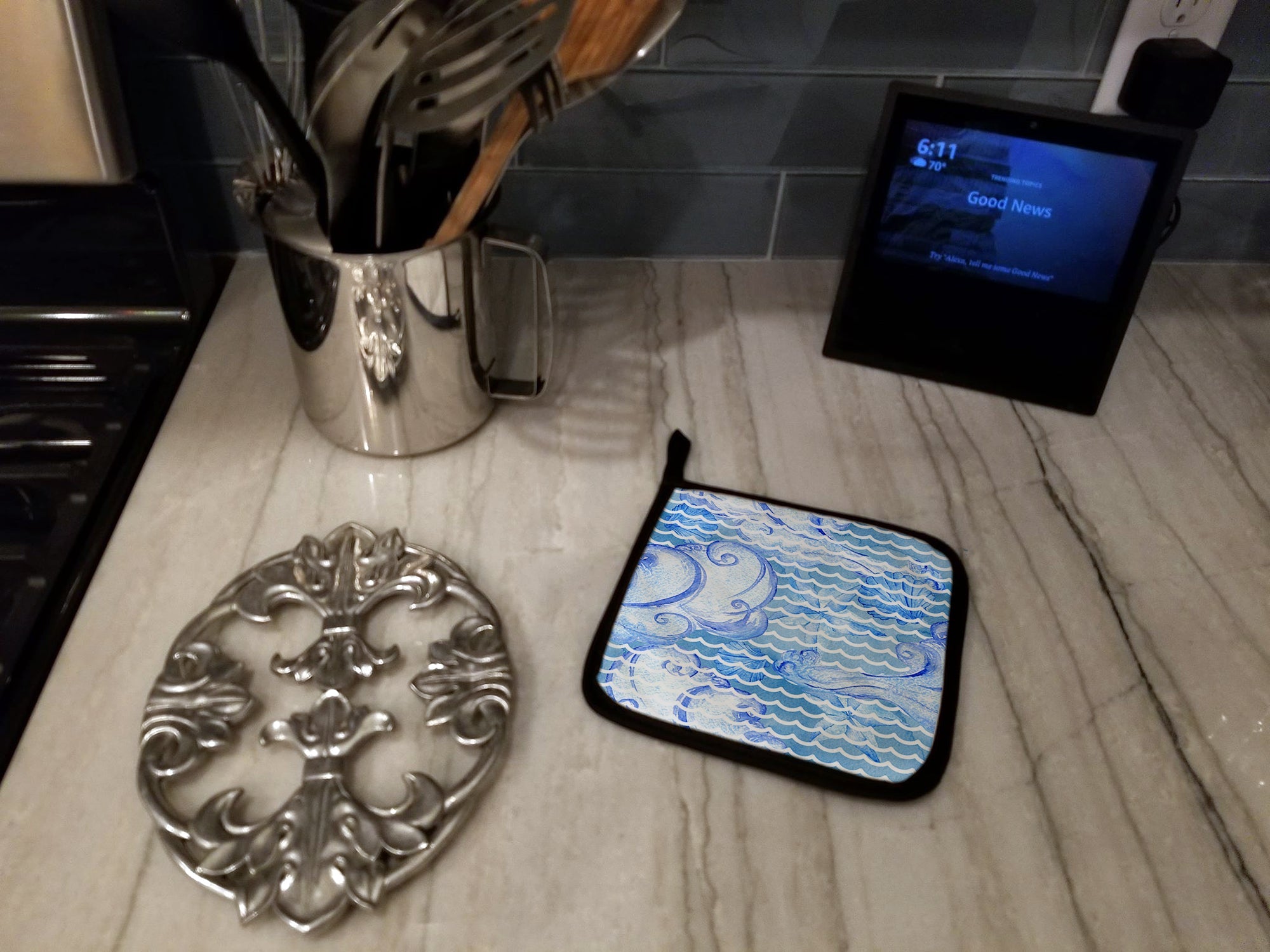 Beach Watercolor Abstract Waves Pot Holder Set of 2 Heat Resistant Quilted Hot Pads 7.5 x 7.5 Inch, Insulated Kitchen Trivets for Cooking & Baking